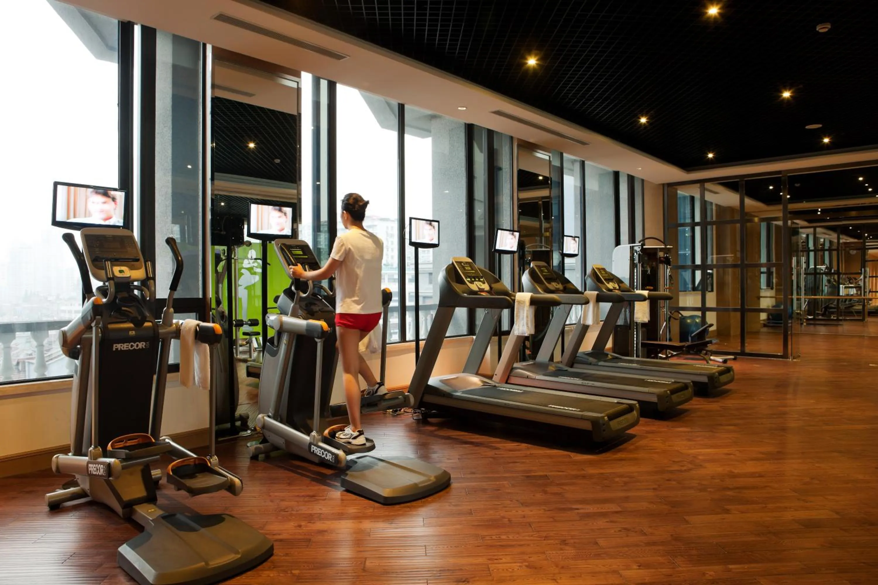 Fitness centre/facilities in Sunrise On The Bund
