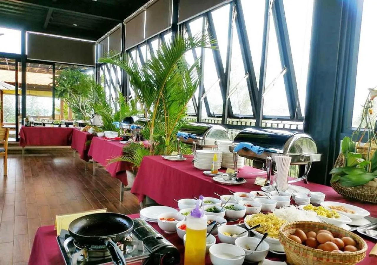 Restaurant/places to eat in Chan Boutique