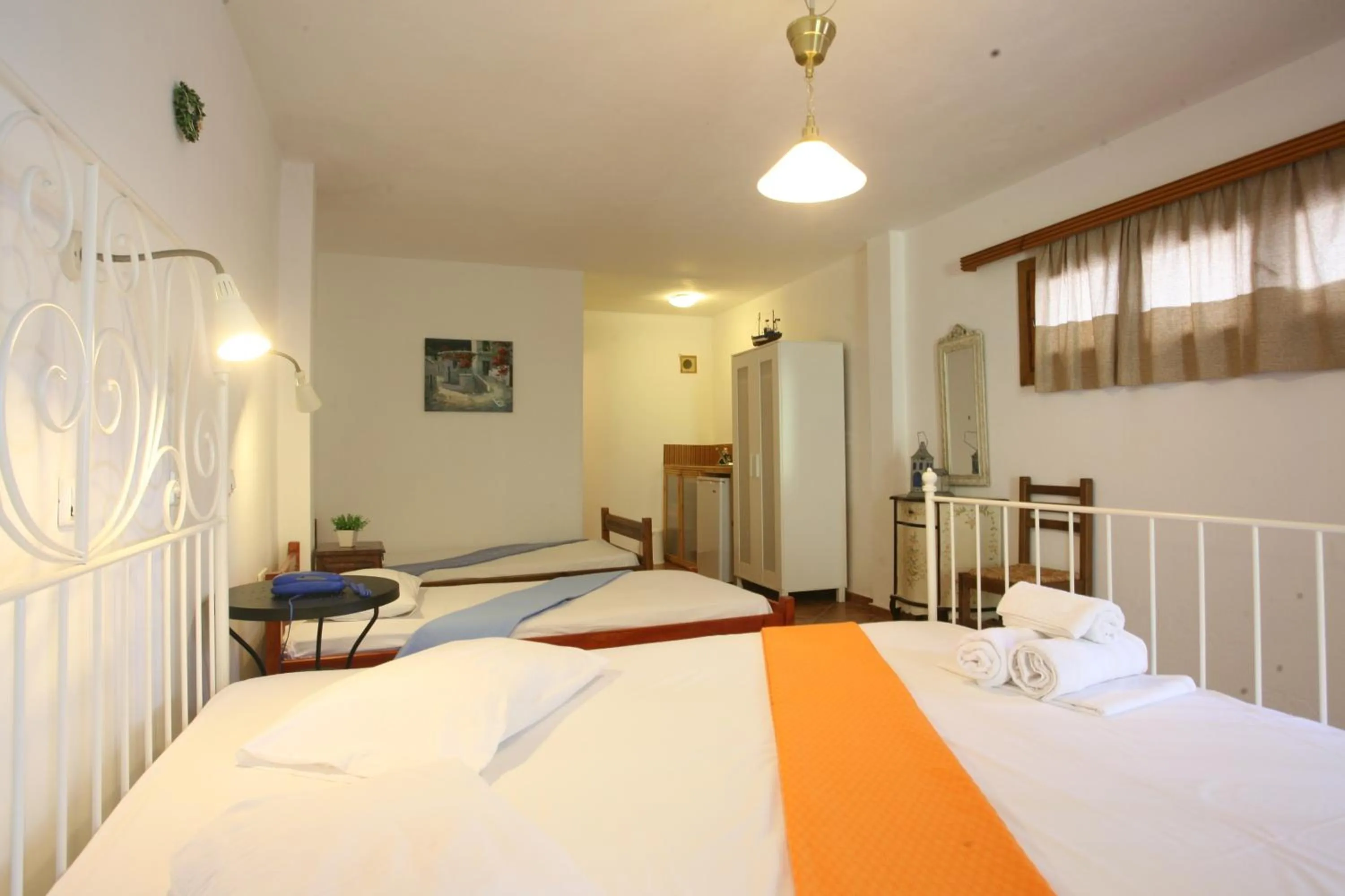 Kitchen or kitchenette, Bed in Amorani Studios