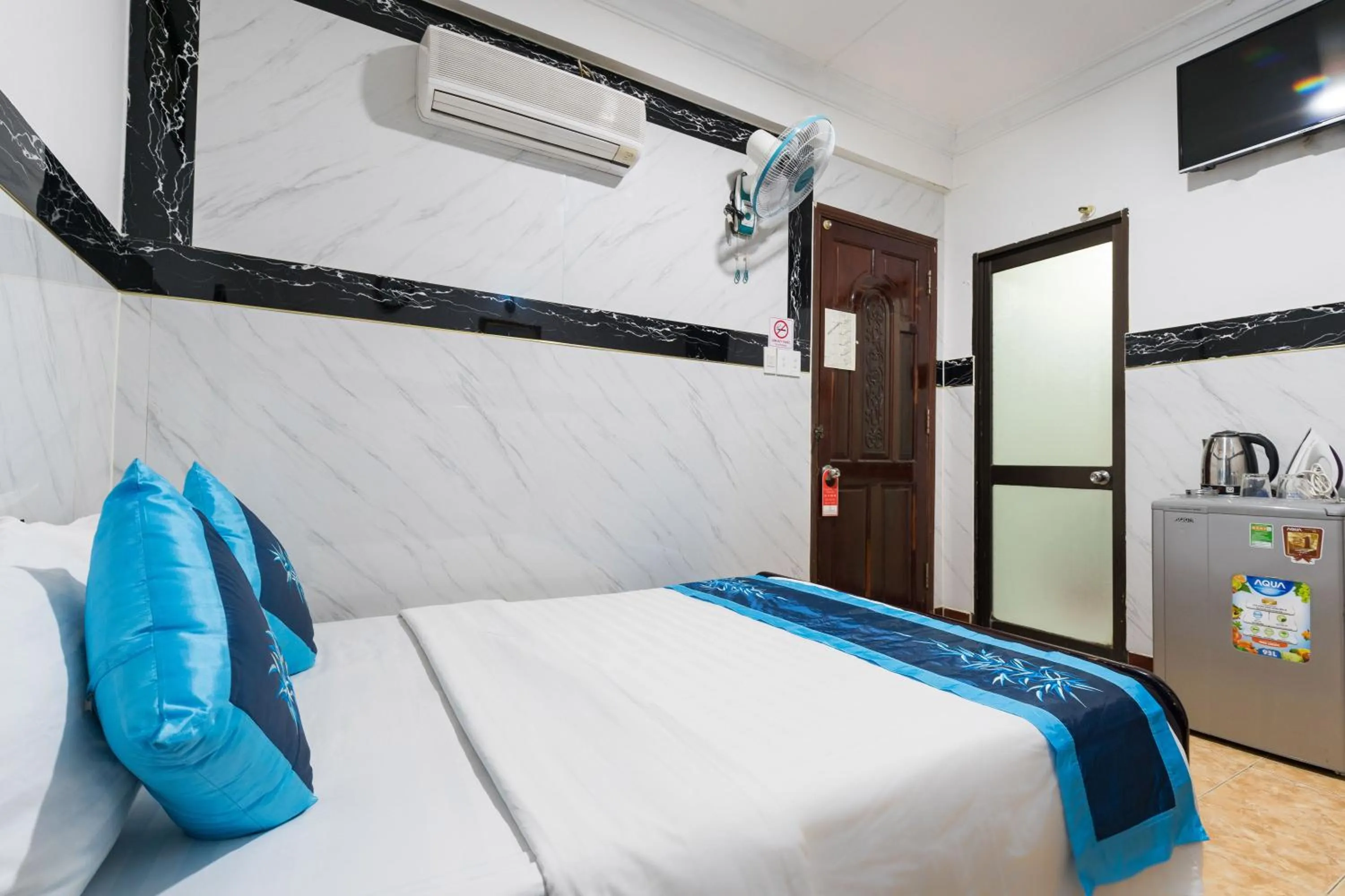 Photo of the whole room, Bed in Thanh Lan Hotel