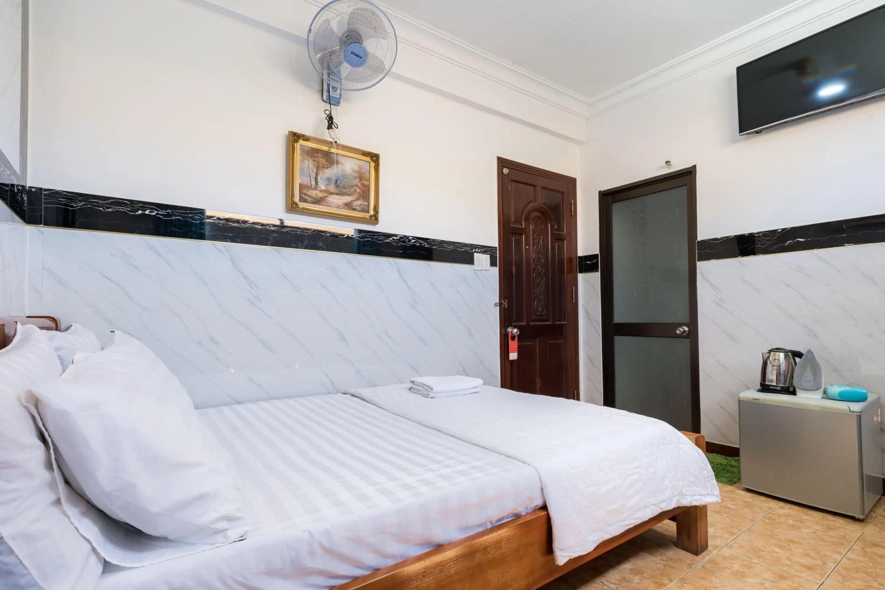 Bedroom, Bed in Thanh Lan Hotel