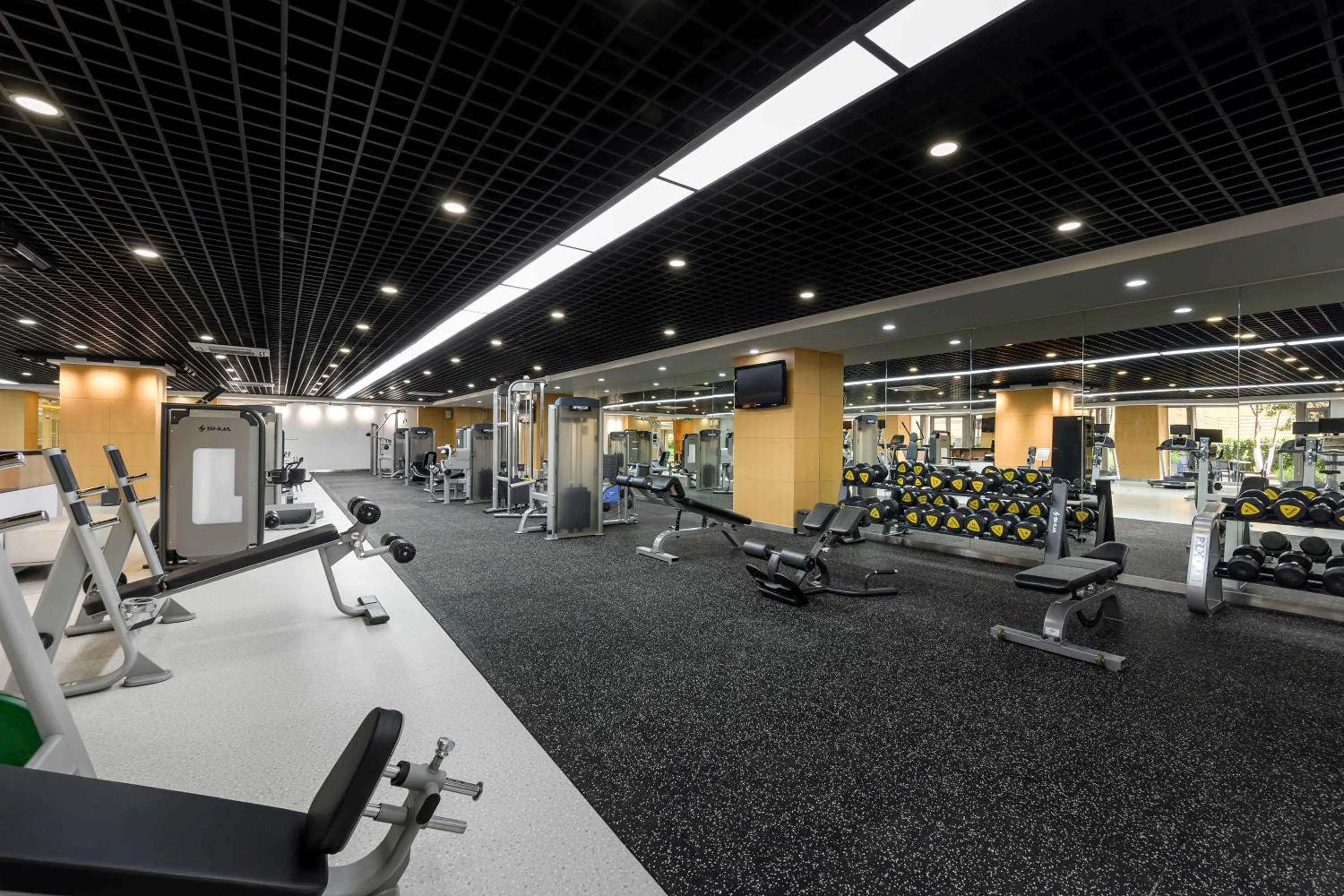 Fitness centre/facilities in Howard Johnson Tropical Garden Plaza Kunming Chenggong