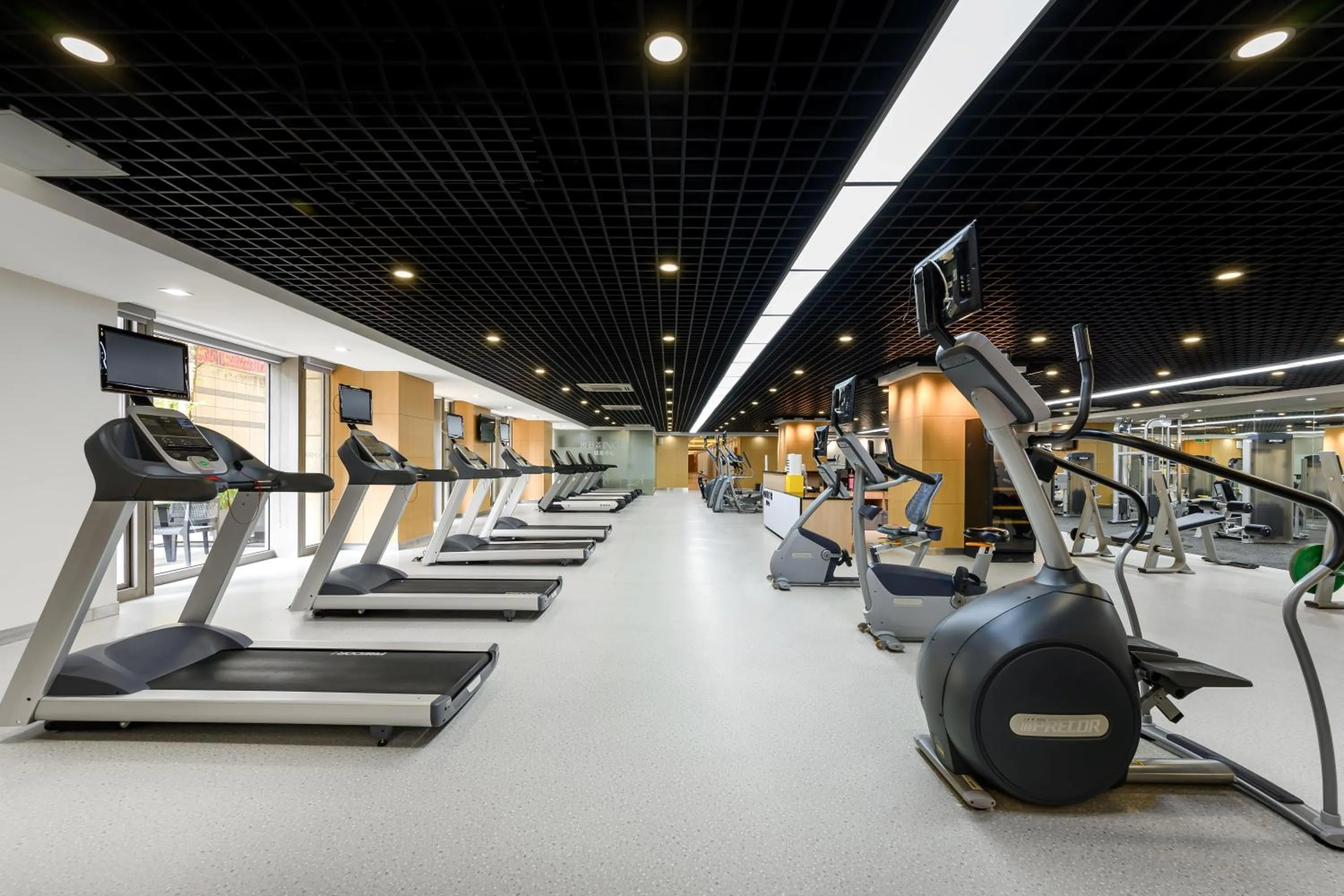 Fitness centre/facilities in Howard Johnson Tropical Garden Plaza Kunming Chenggong