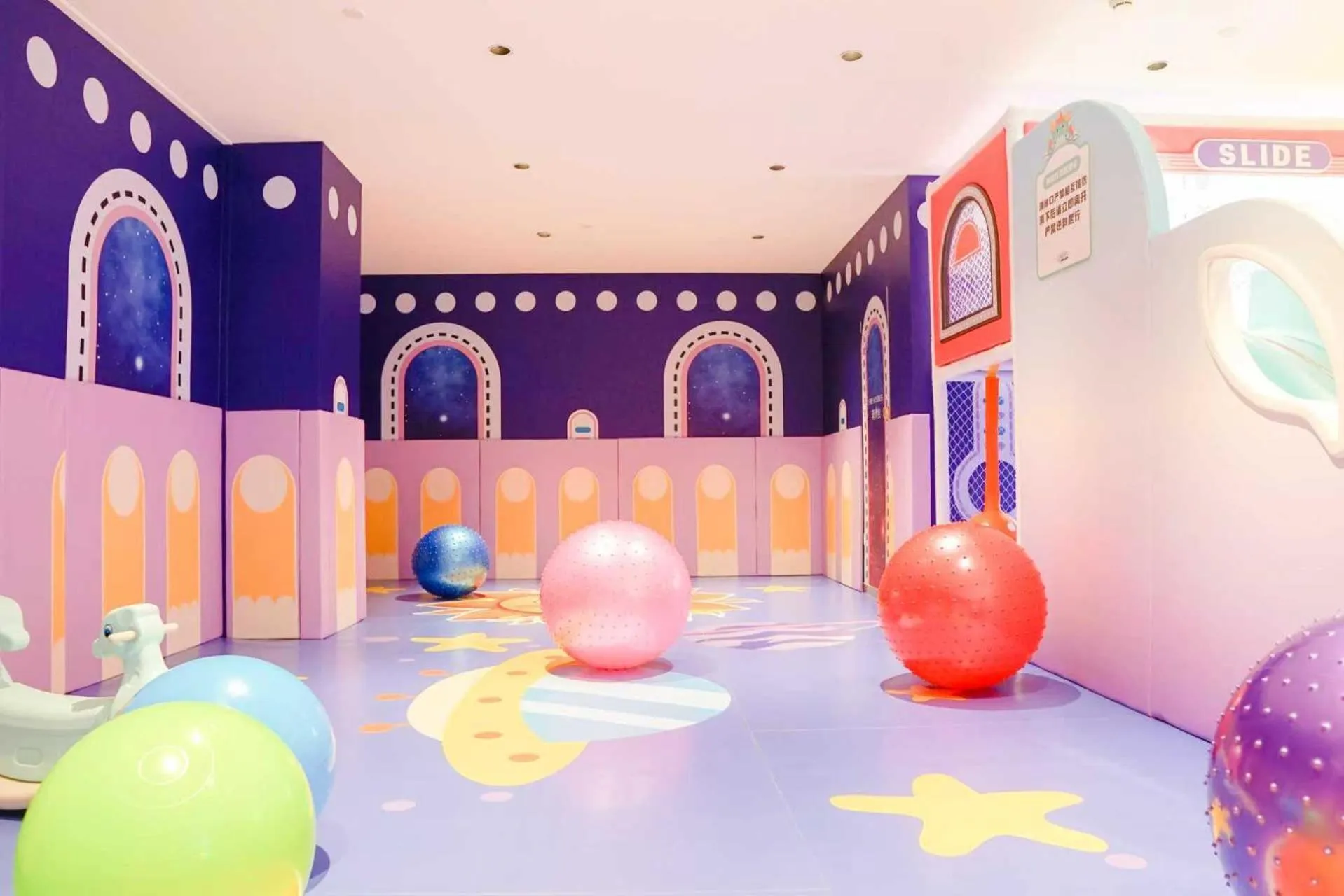 Children play ground in Howard Johnson Tropical Garden Plaza Kunming Chenggong