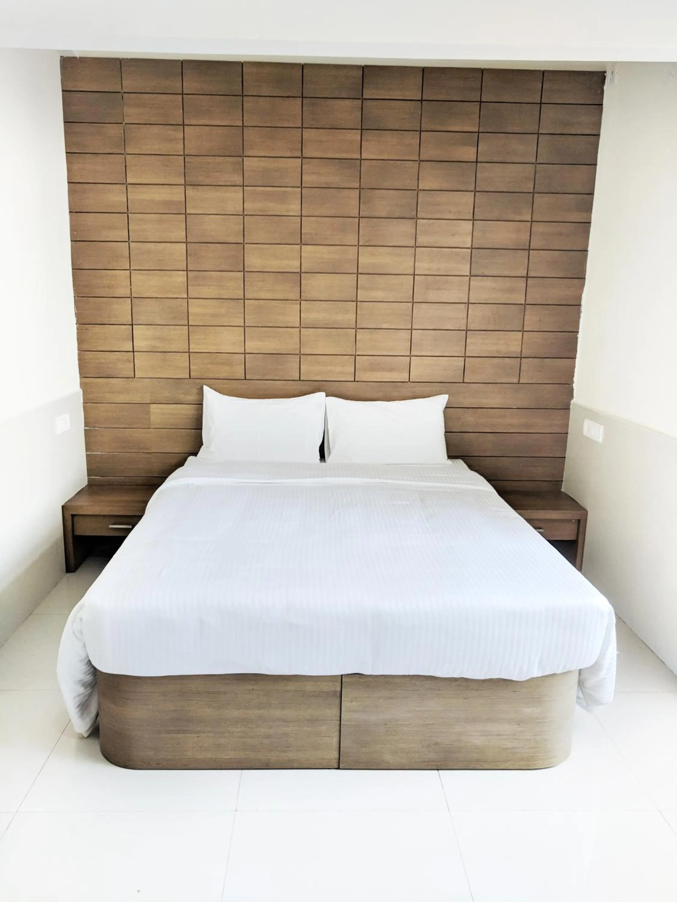 Bed in Clyford Suites