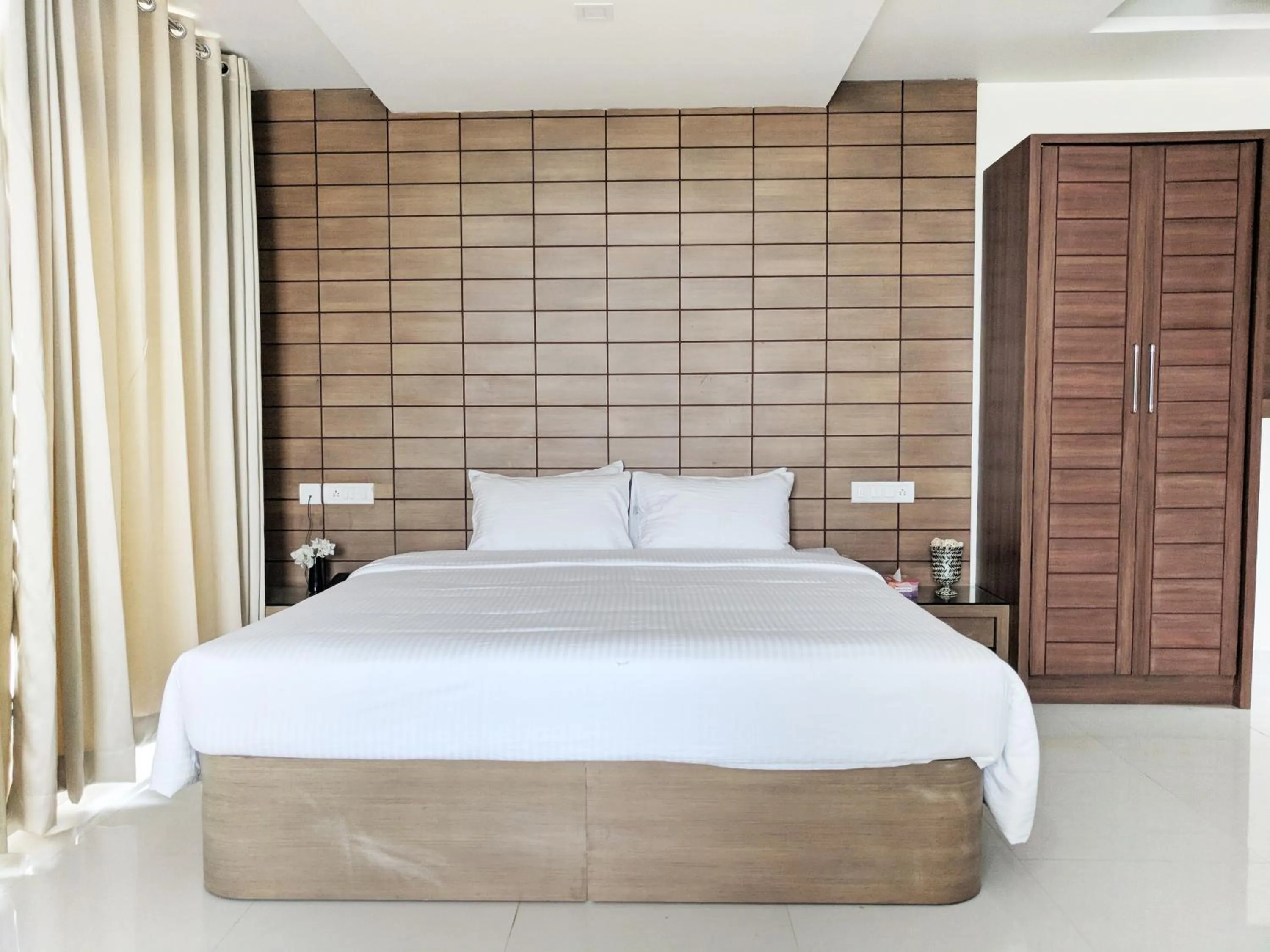 Bed in Clyford Suites