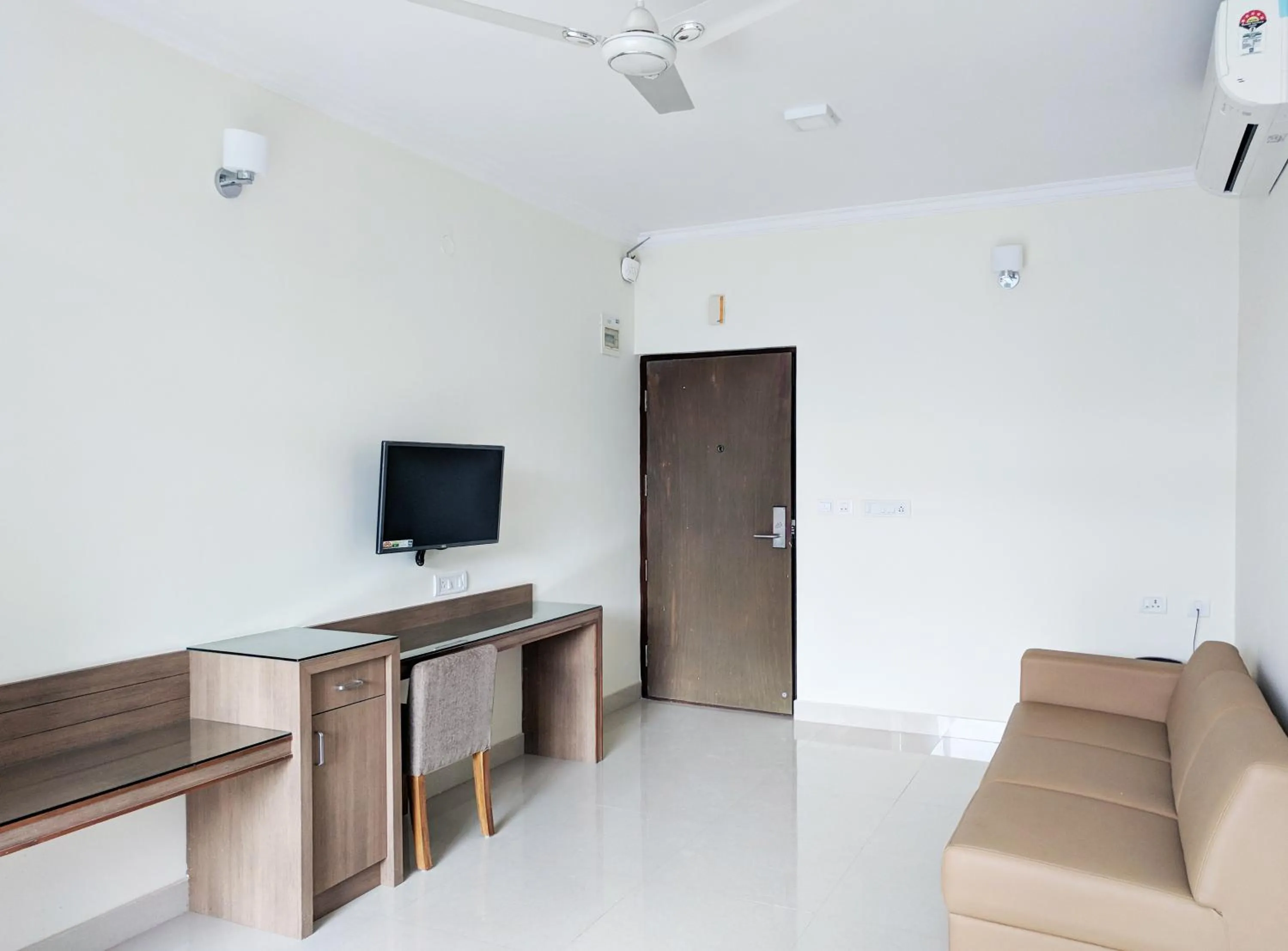 Living room in Clyford Suites
