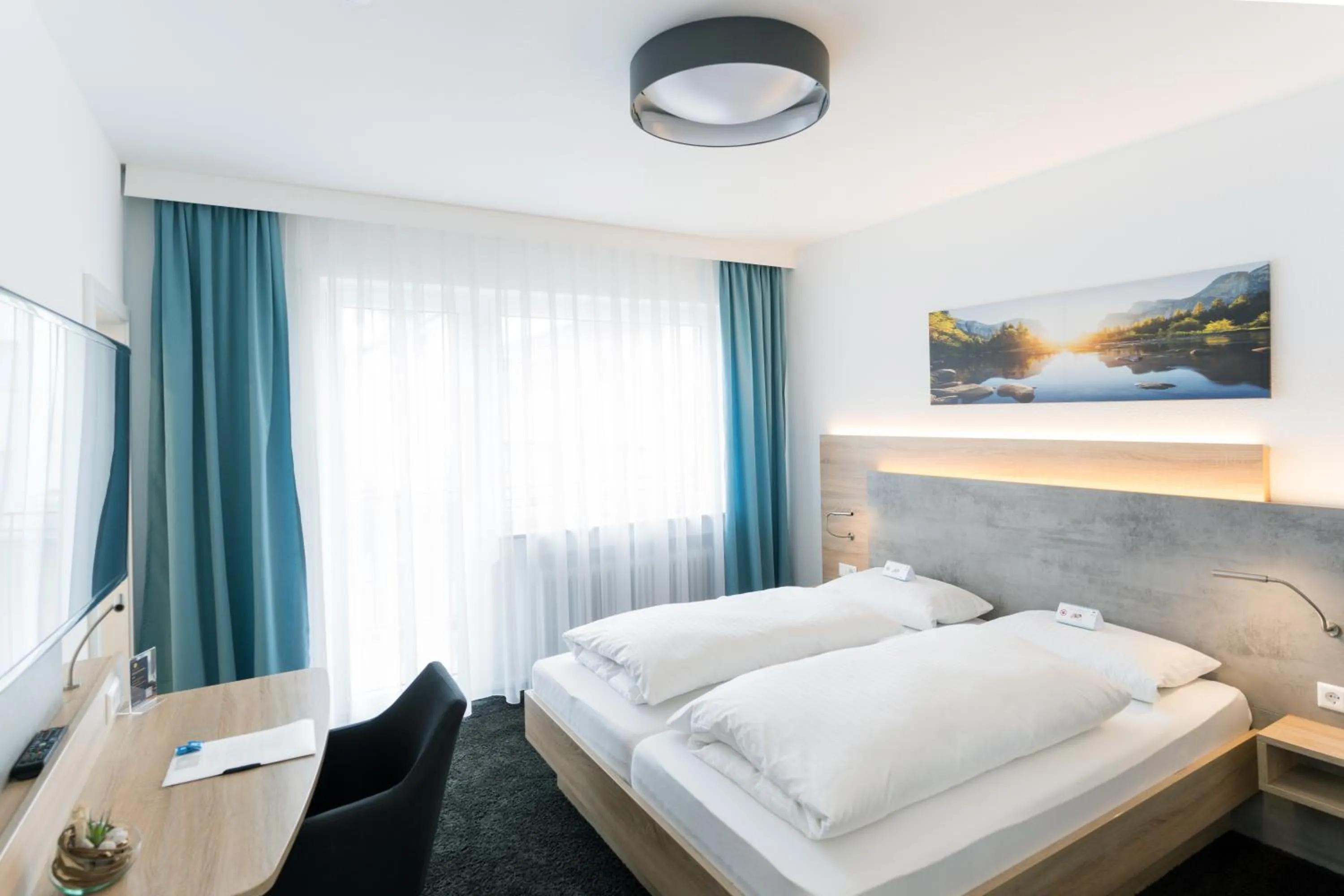 Photo of the whole room, Bed in Hotel zur Sonne