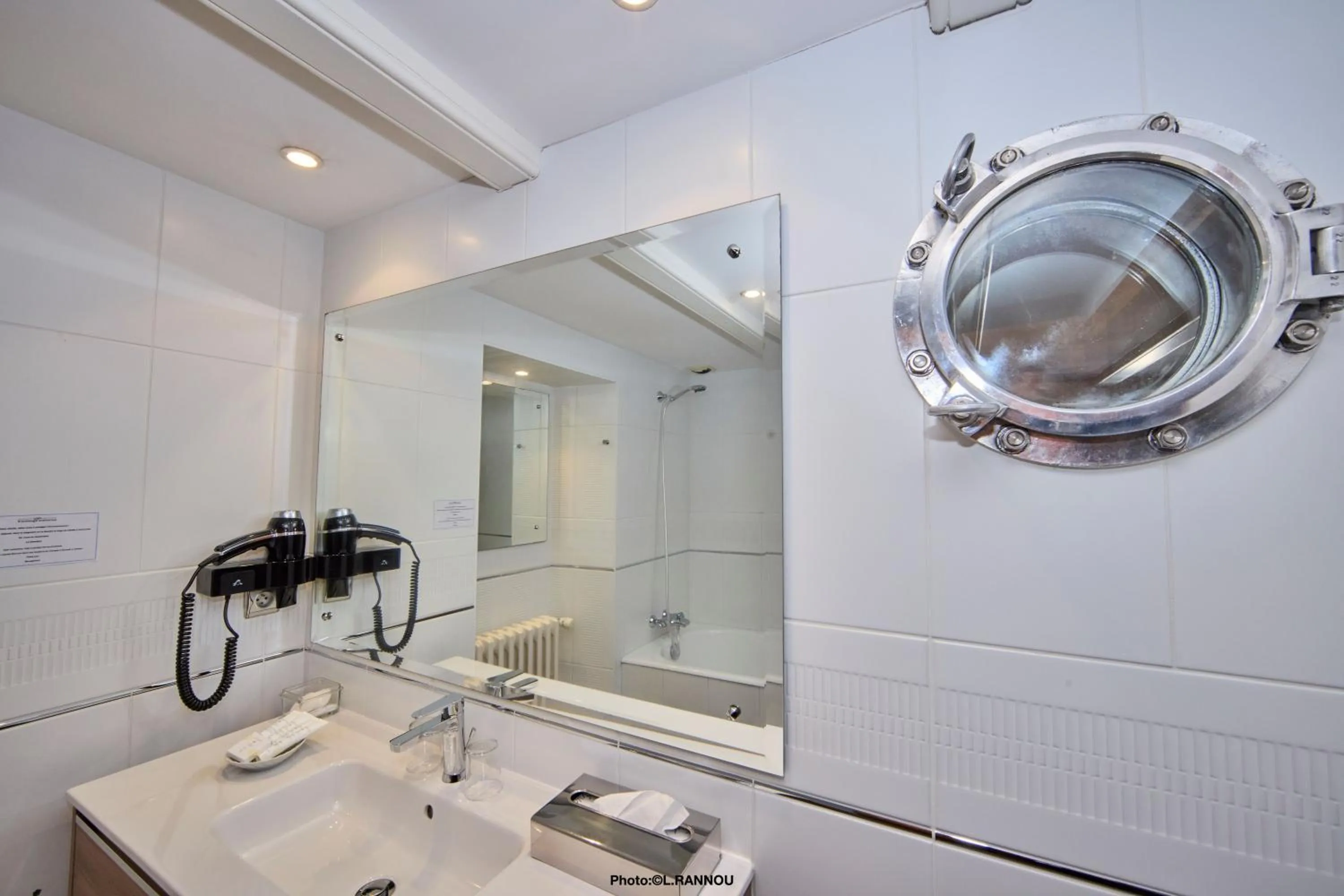 Bathroom in Auberge Bretonne