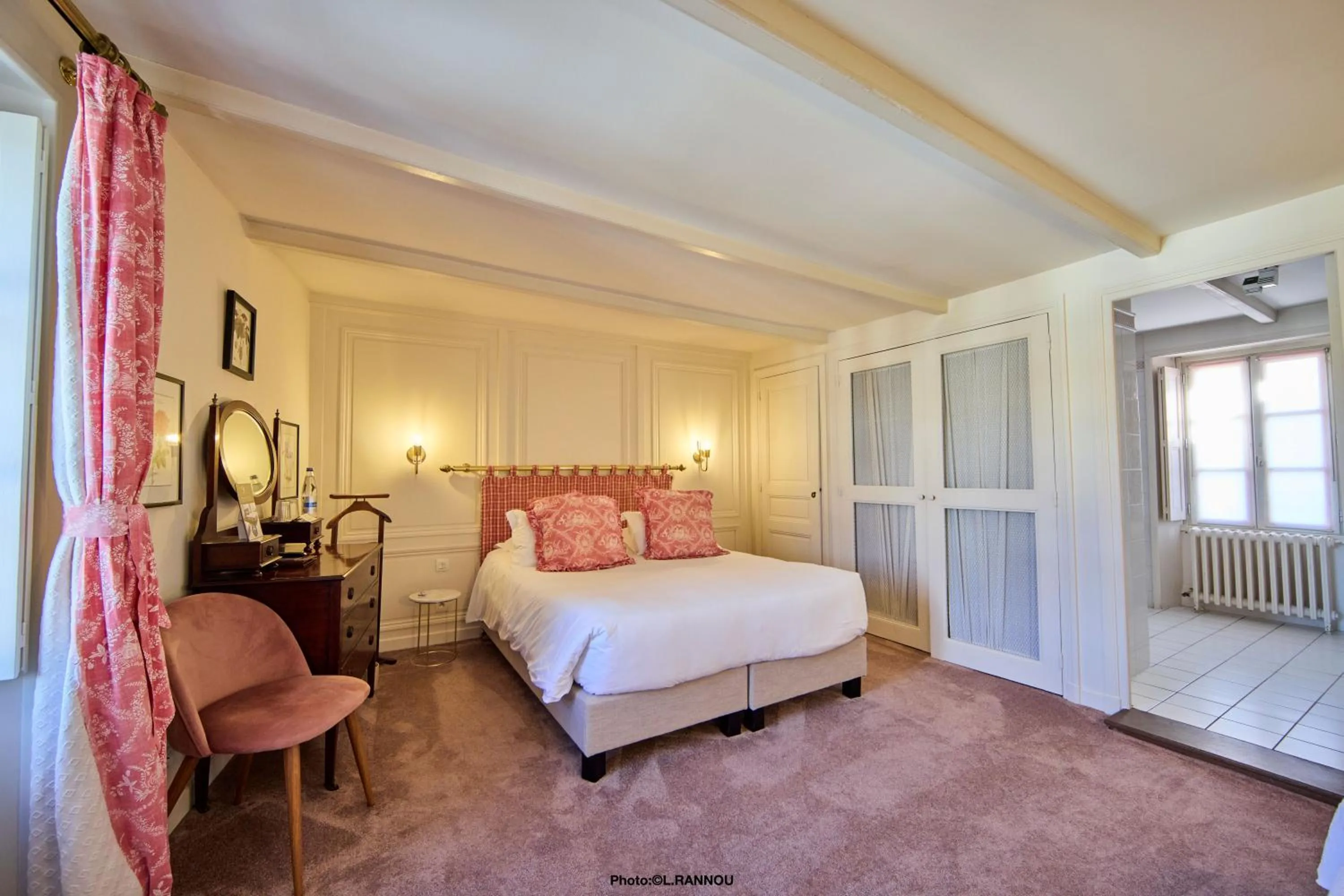 Bedroom, Bed in Auberge Bretonne