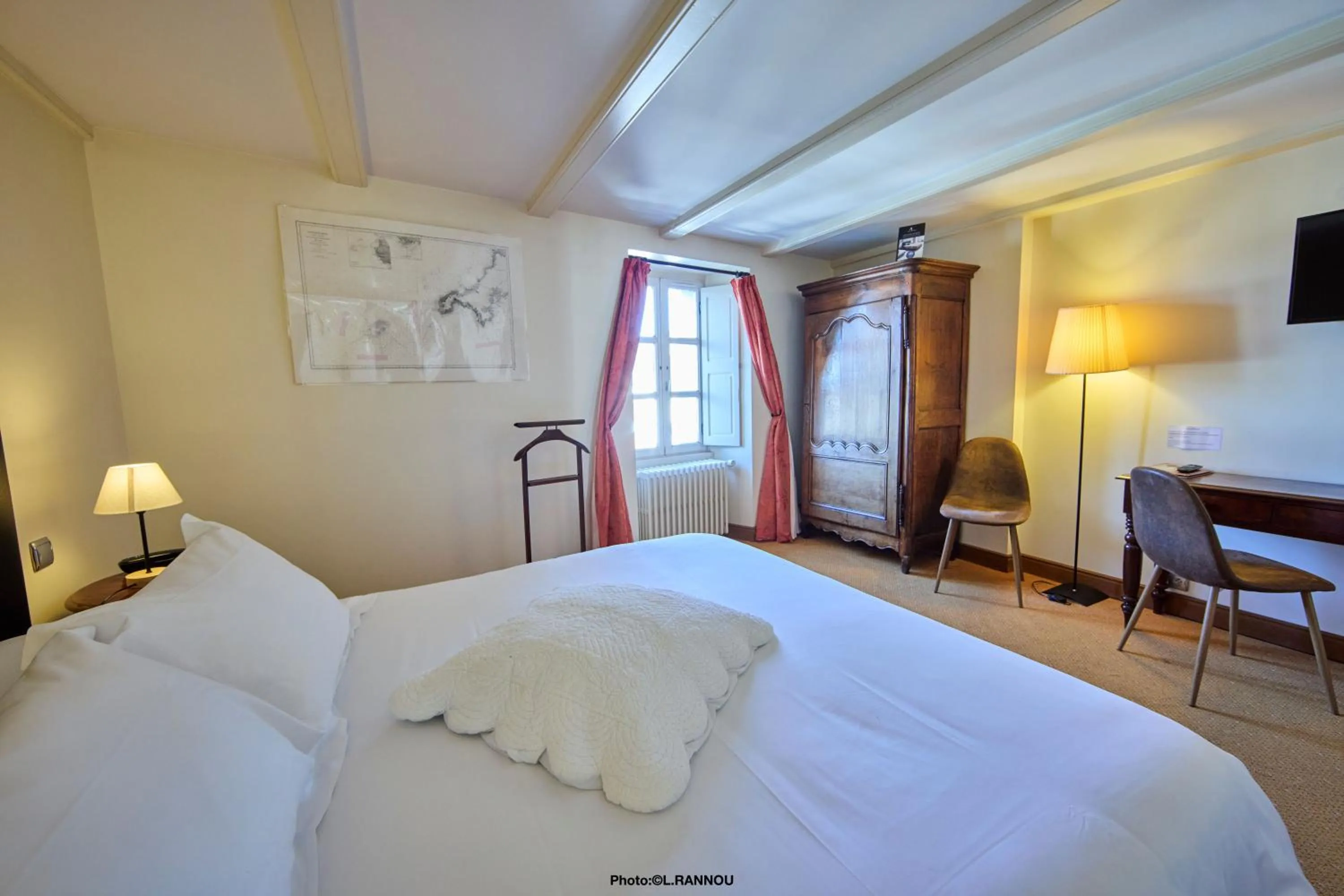 Bedroom, Bed in Auberge Bretonne