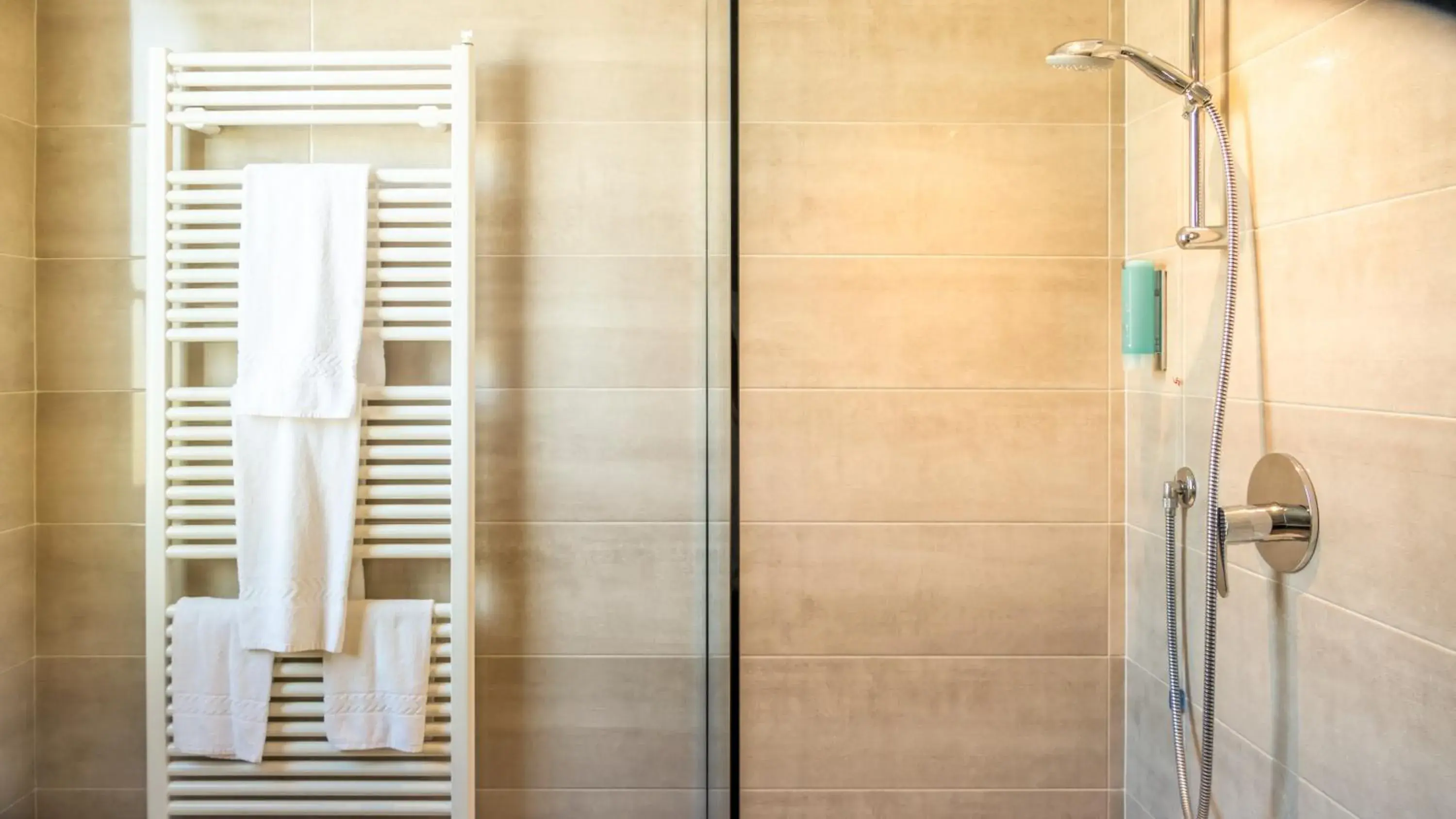 Deluxe Double Room with Lake View in Hotel Smeraldo Deluxe Double Room with Lake View in Hotel Smeraldo