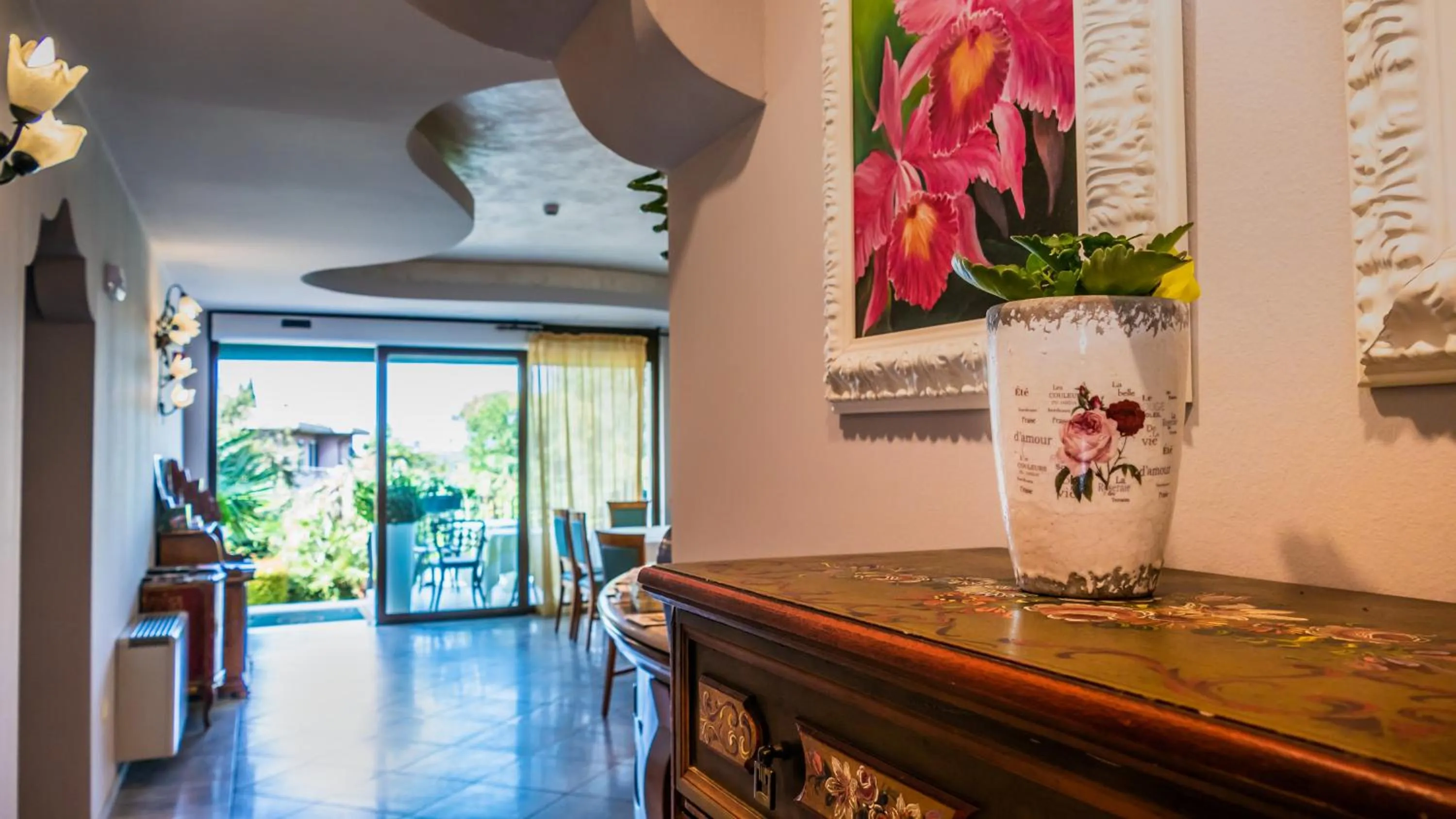 Communal lounge/ TV room in Hotel Smeraldo