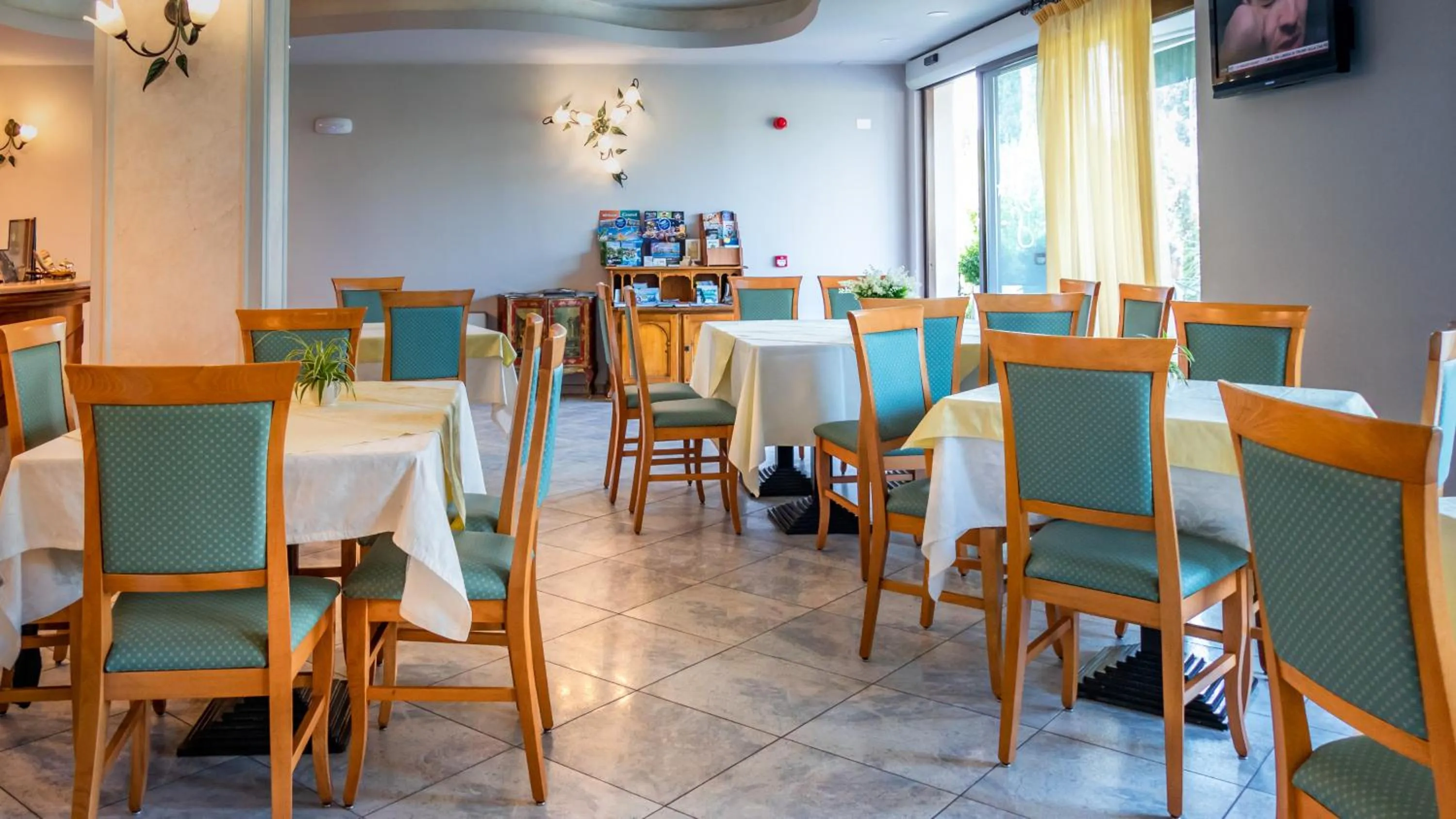 Restaurant/places to eat in Hotel Smeraldo