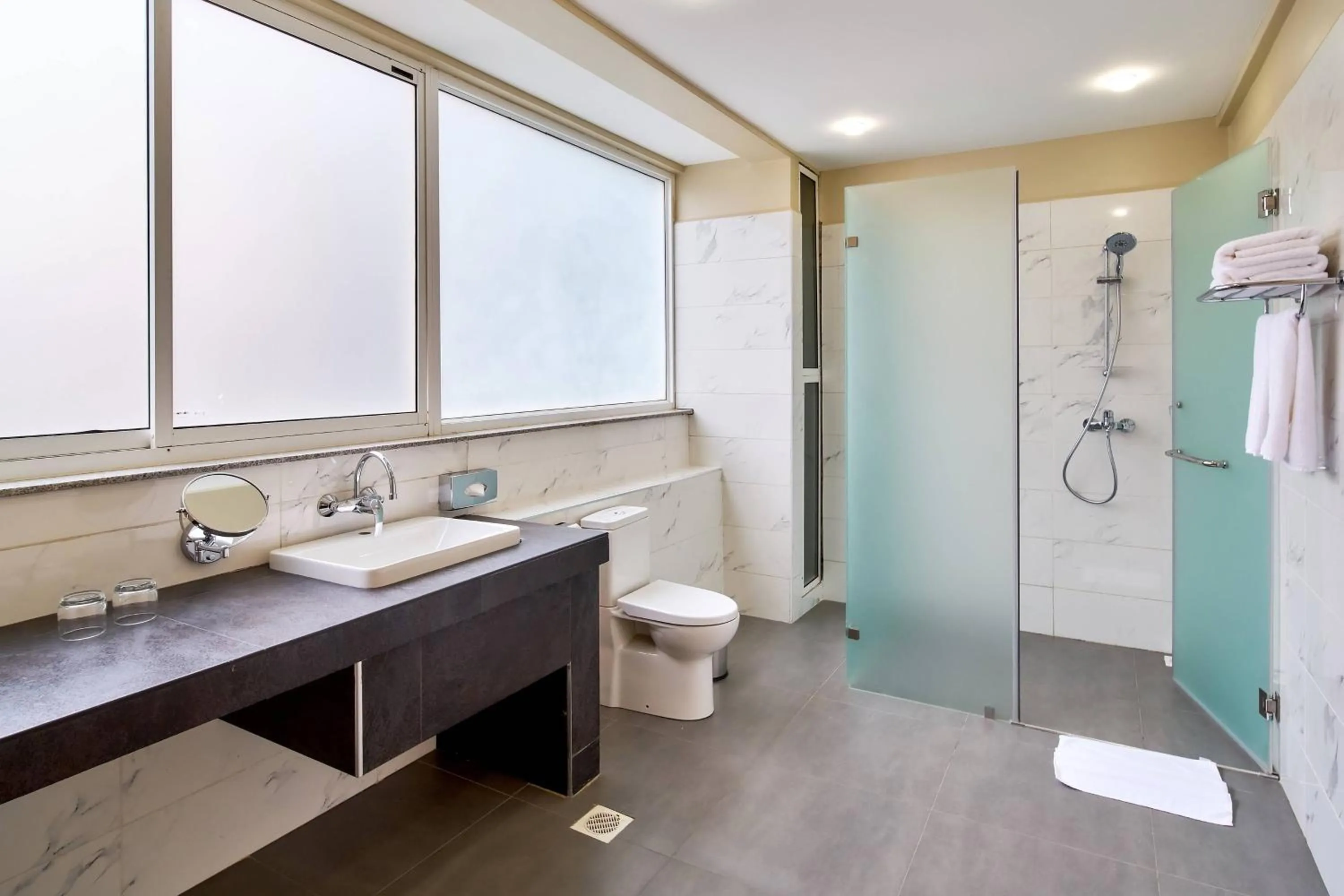 Bathroom in Protea Hotel by Marriott Kampala Skyz