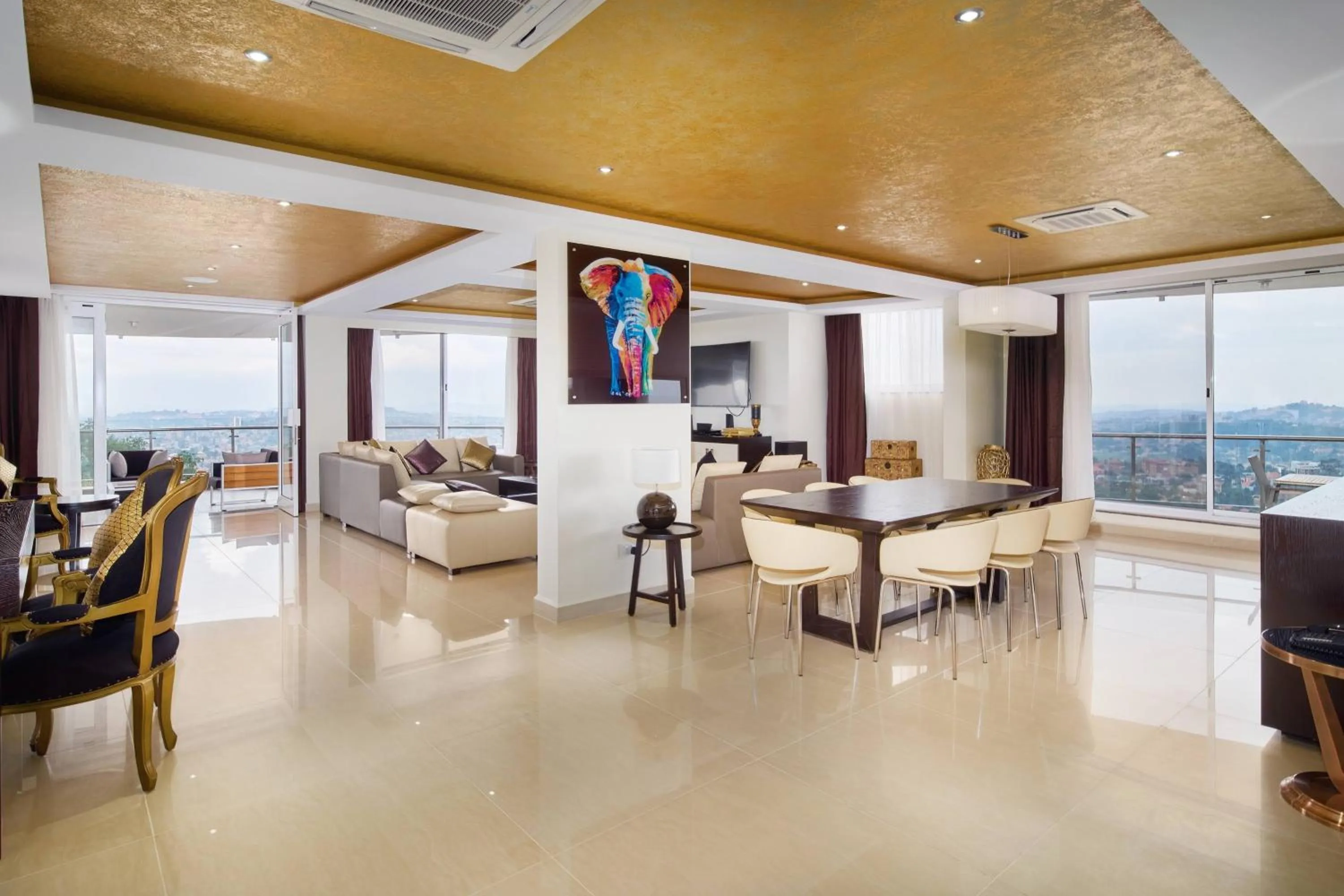 Lounge or bar in Protea Hotel by Marriott Kampala Skyz