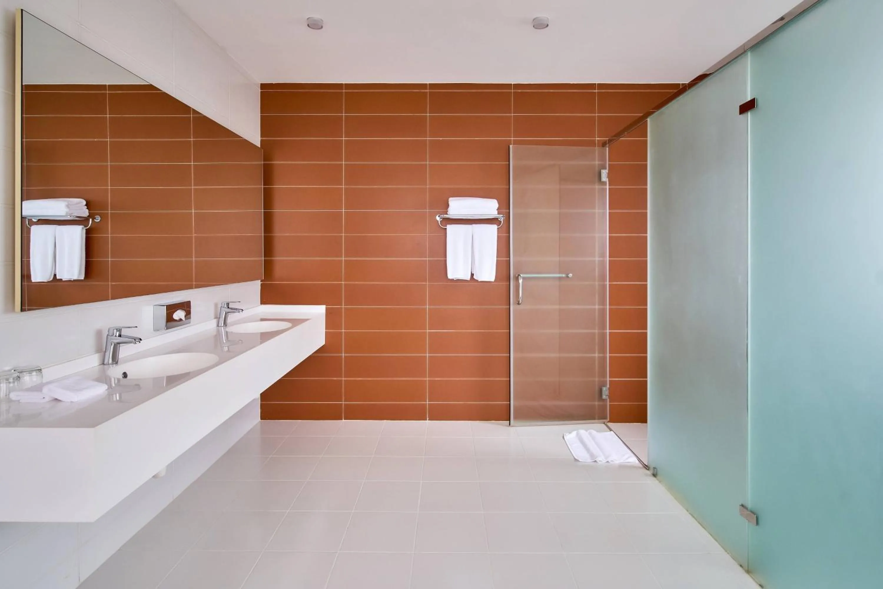 Bathroom in Protea Hotel by Marriott Kampala Skyz