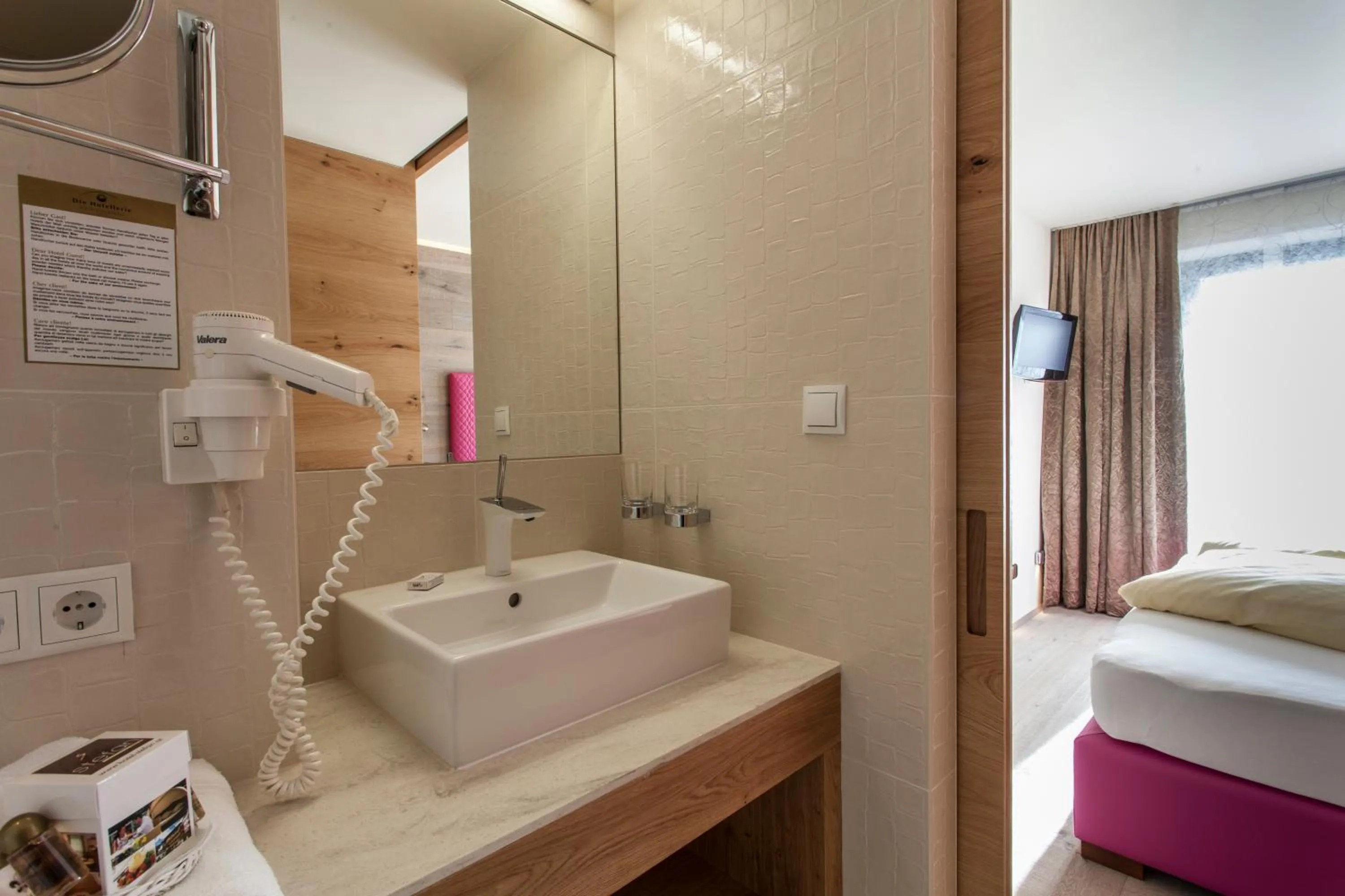 Bathroom in stefan Hotel