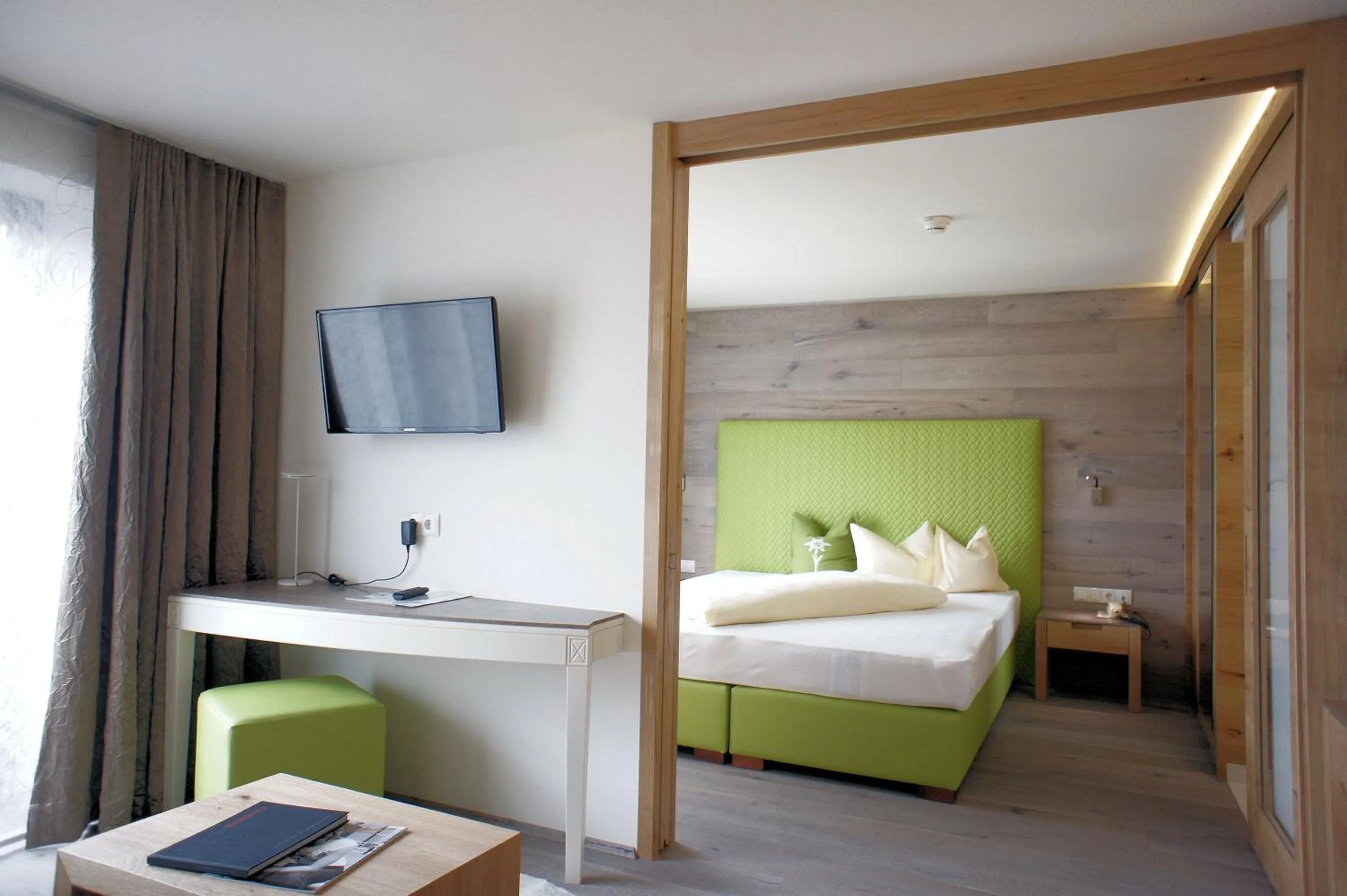 Photo of the whole room, Bed in stefan Hotel