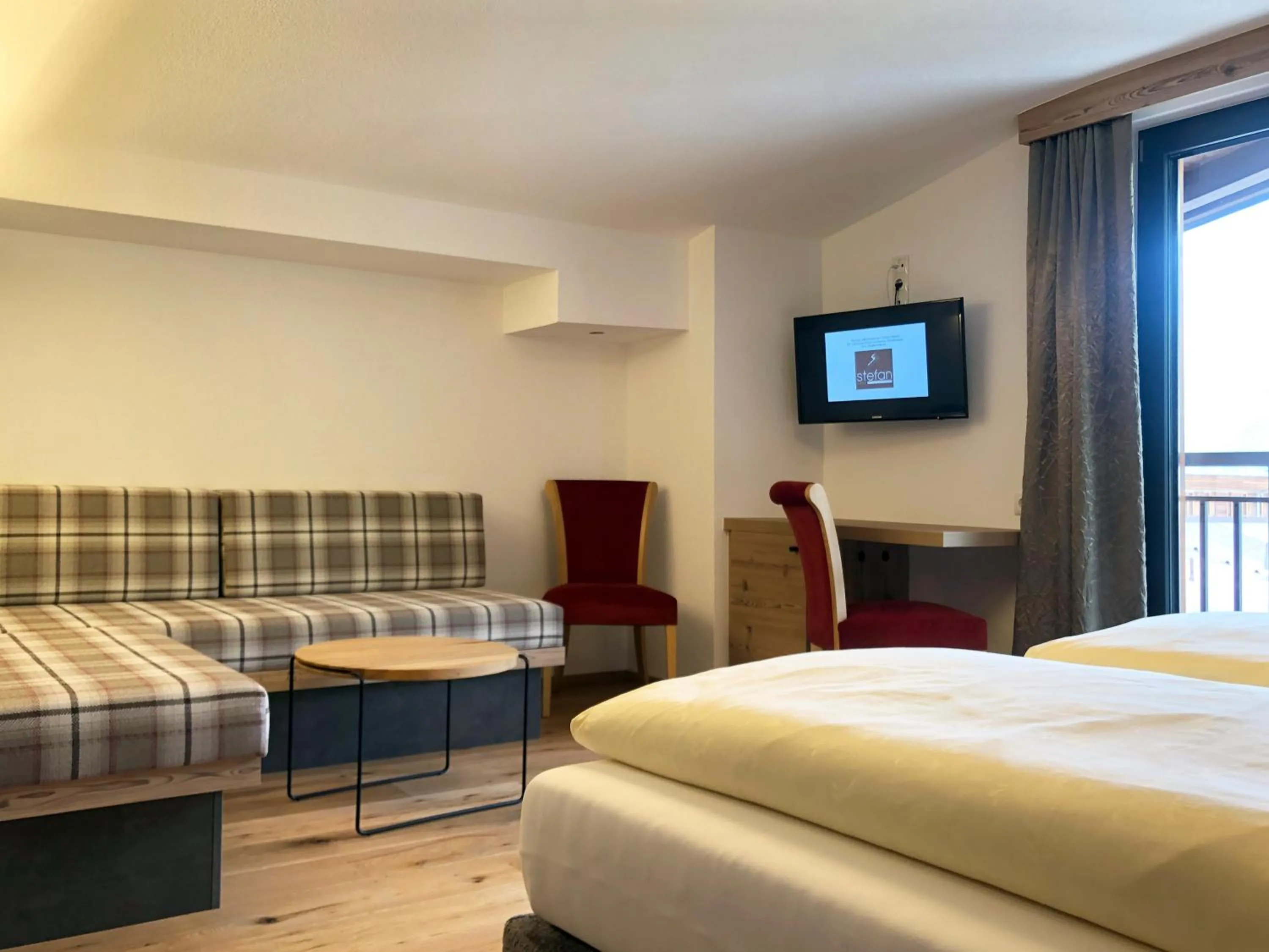 Photo of the whole room, Bed in stefan Hotel