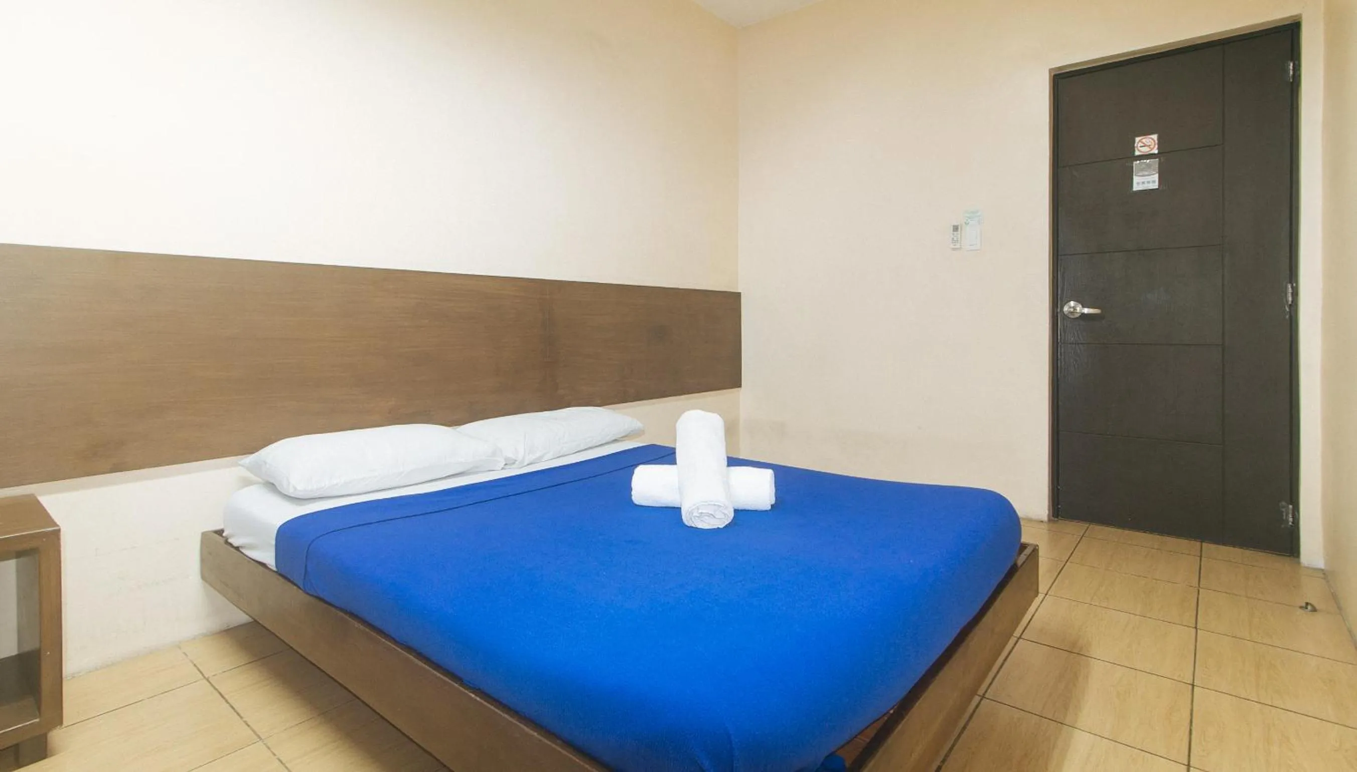 Bed in Metro Deluxe Residences near World Trade Center