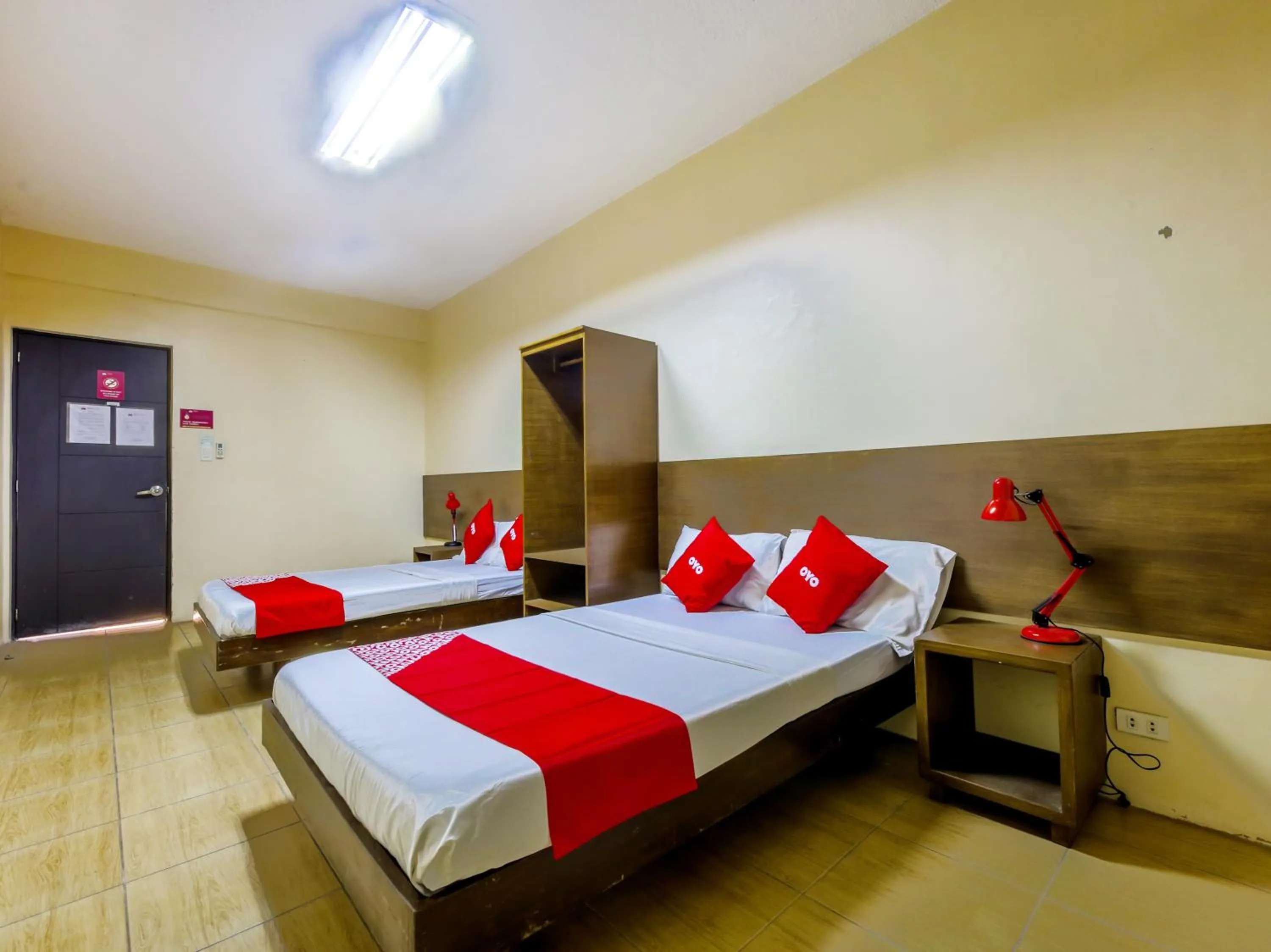 Metro Deluxe Residences near World Trade Center