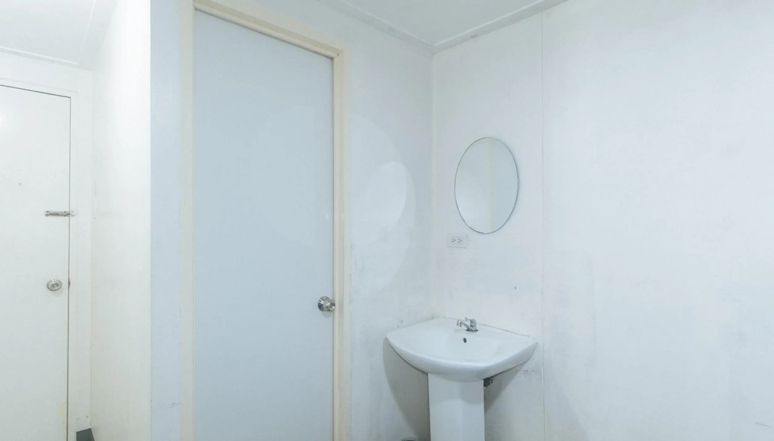 Bathroom in Metro Deluxe Residences near World Trade Center