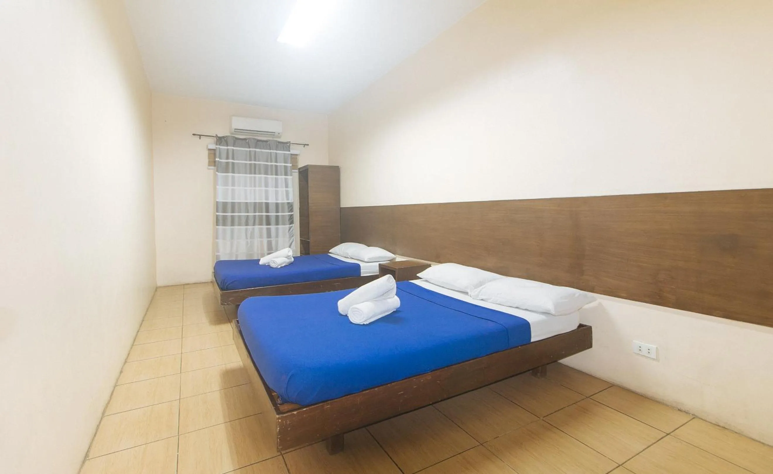 Bed in Metro Deluxe Residences near World Trade Center