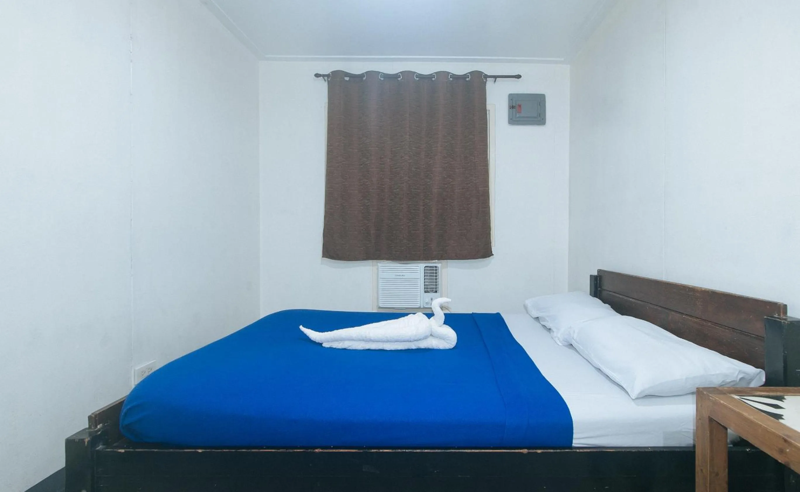 Bed in Metro Deluxe Residences near World Trade Center