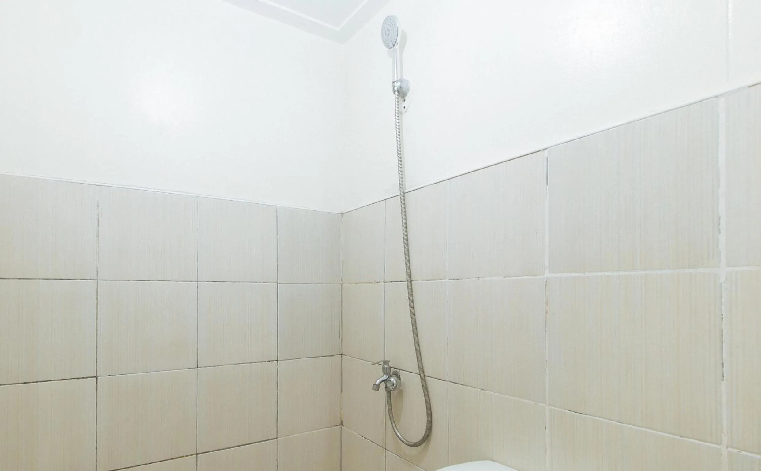 Shower in Metro Deluxe Residences near World Trade Center