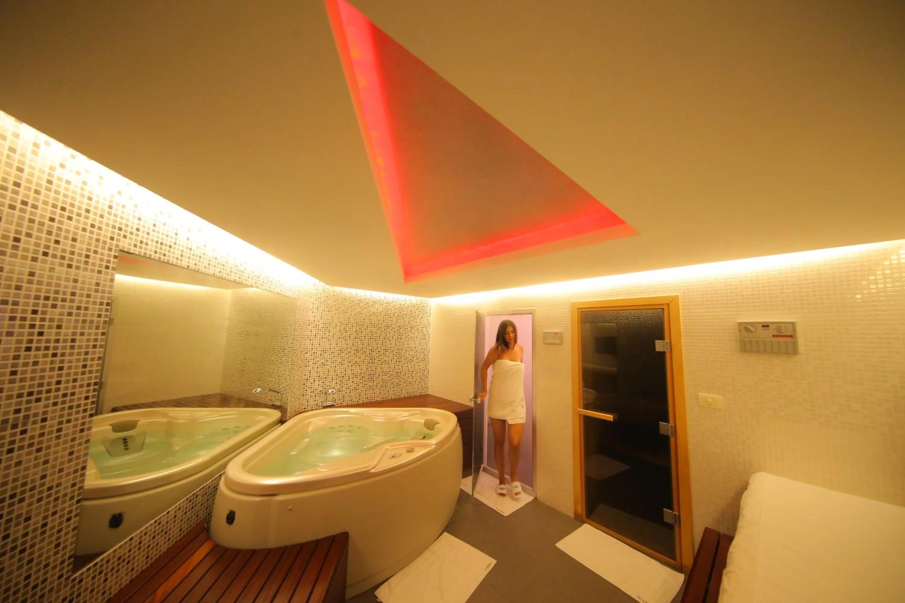 Hot Tub in Sunrise Hotel