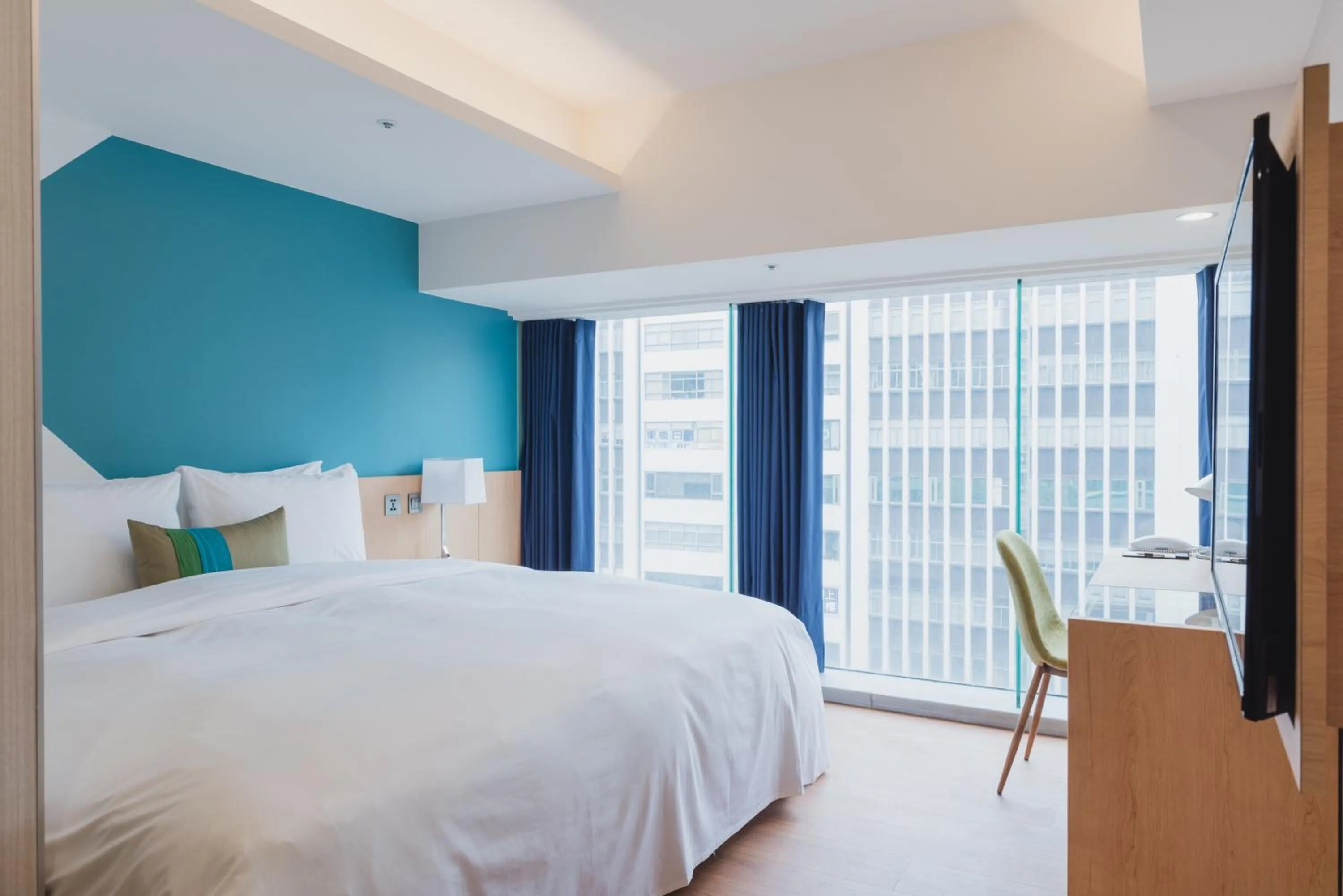 Photo of the whole room, Bed in Hej Taipei