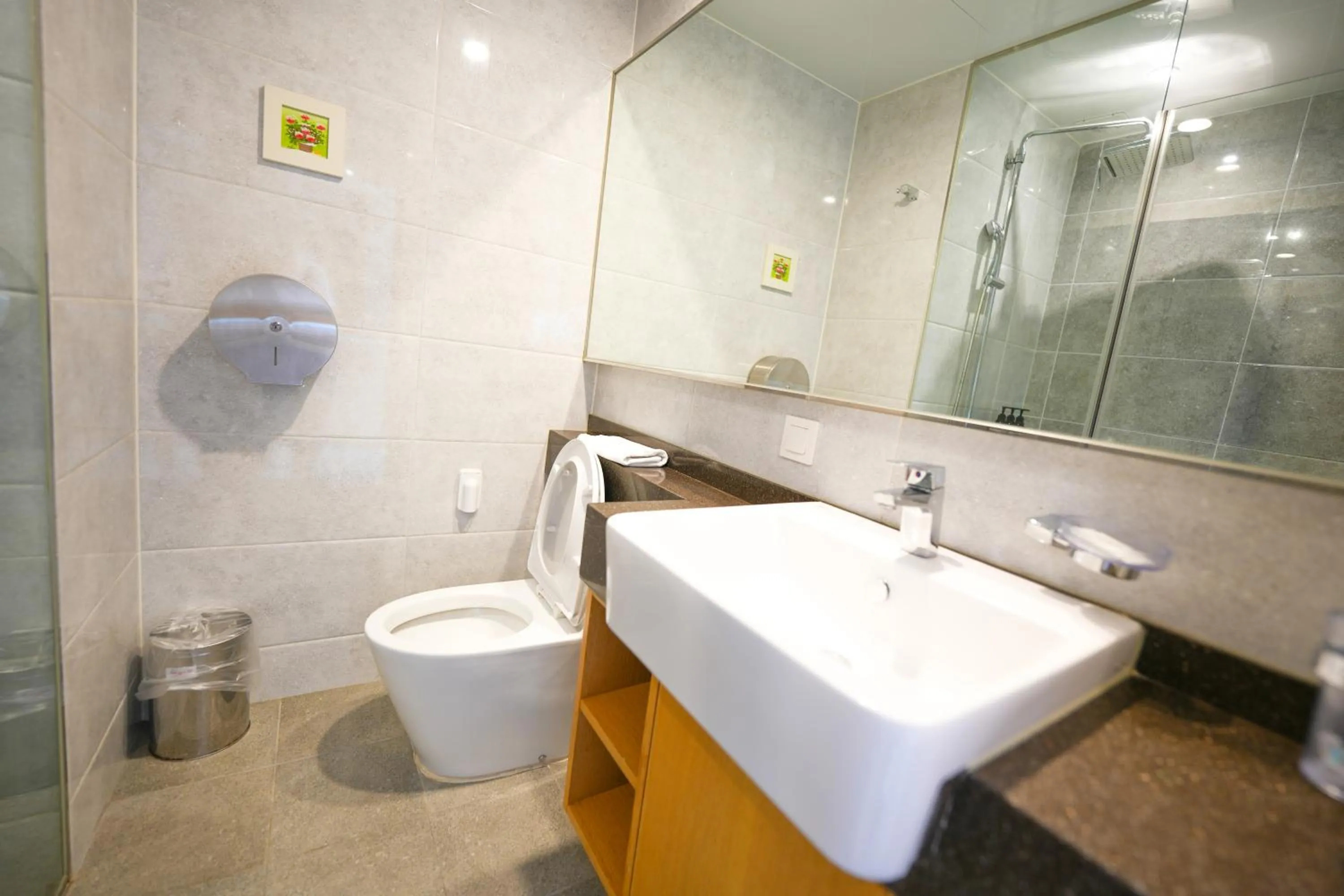 Bathroom in Jongno Lumia Tourist Hotel