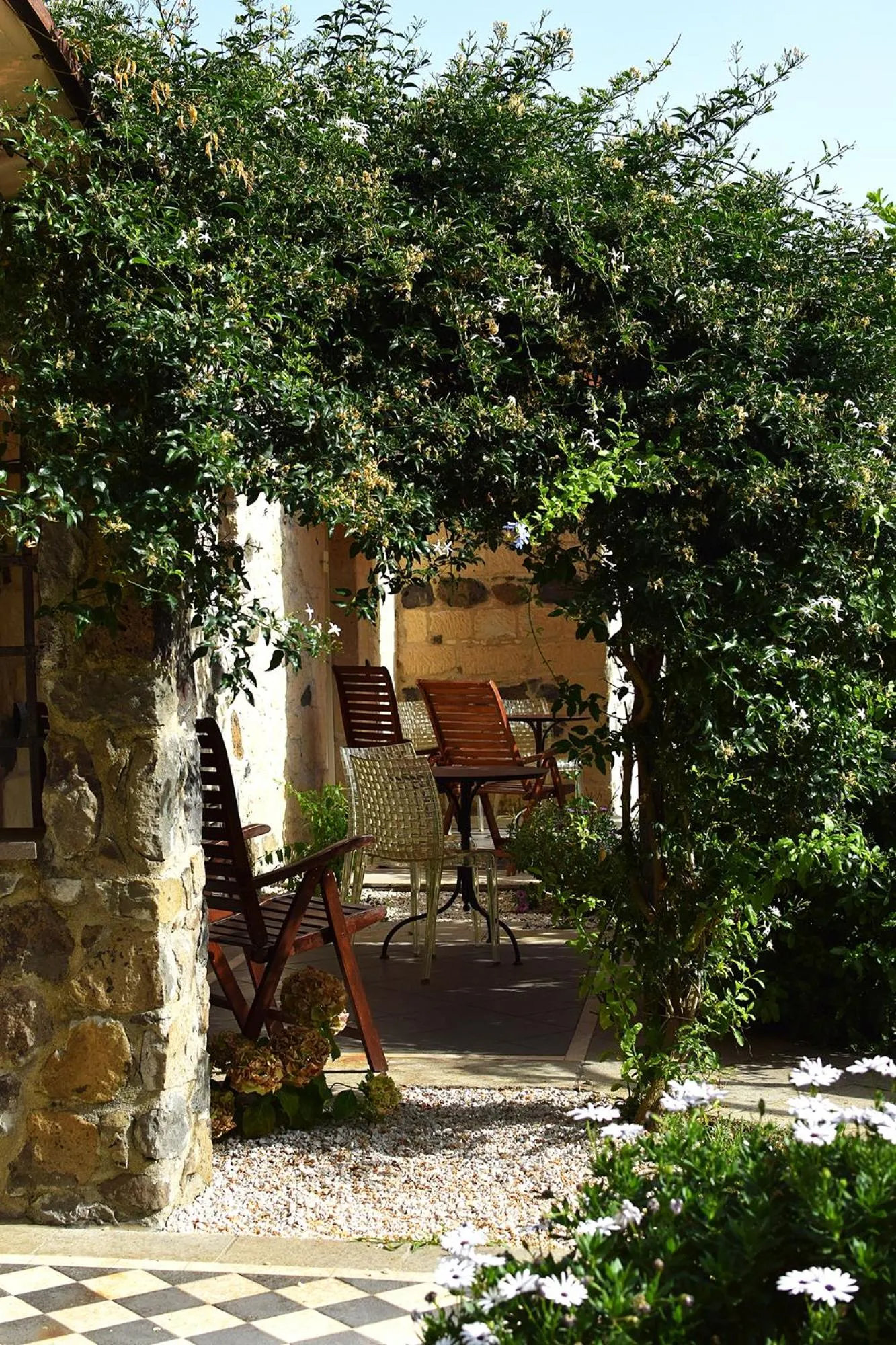 Patio in Hotel Maison Tresnuraghes