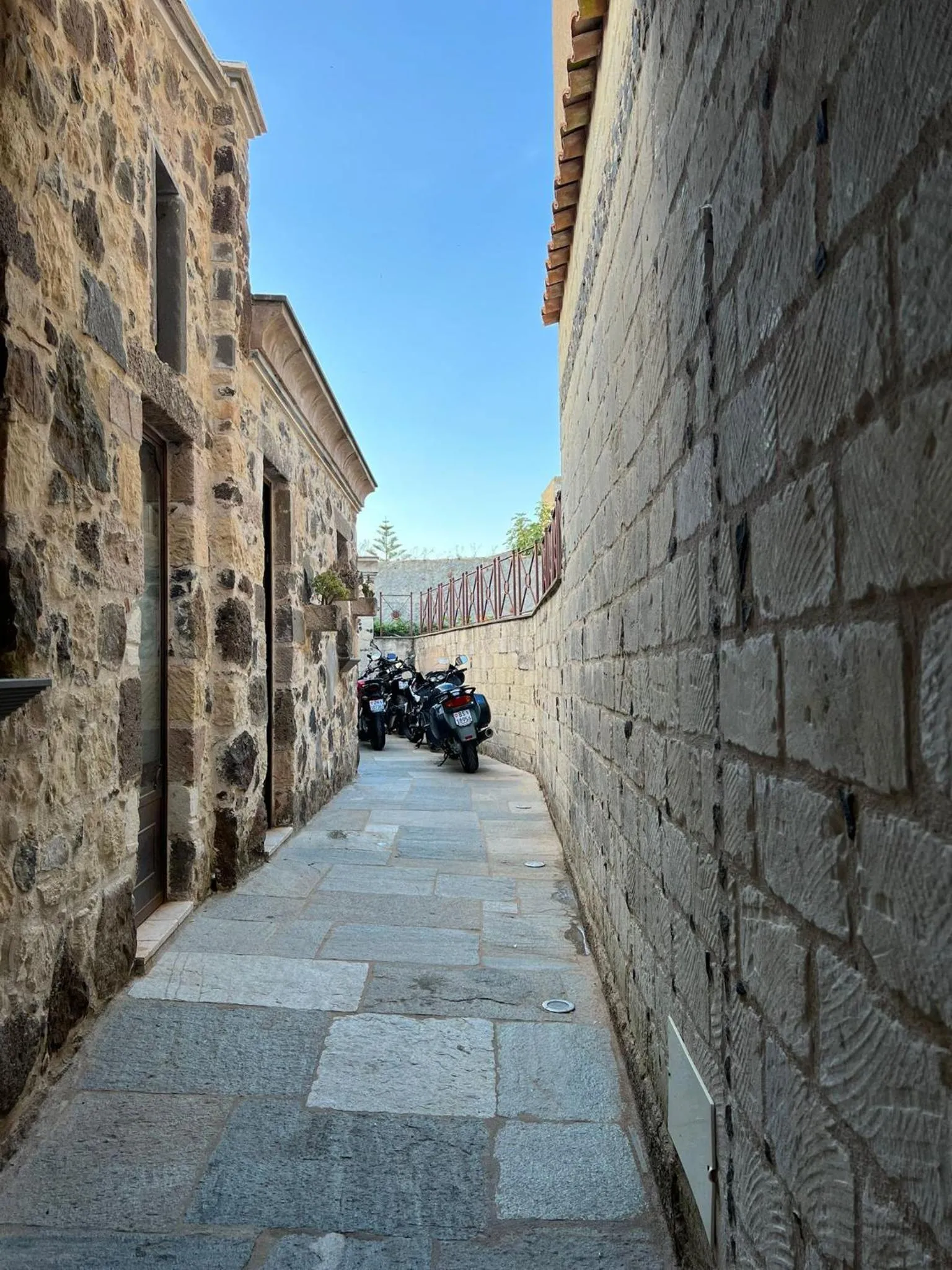 Parking in Hotel Maison Tresnuraghes