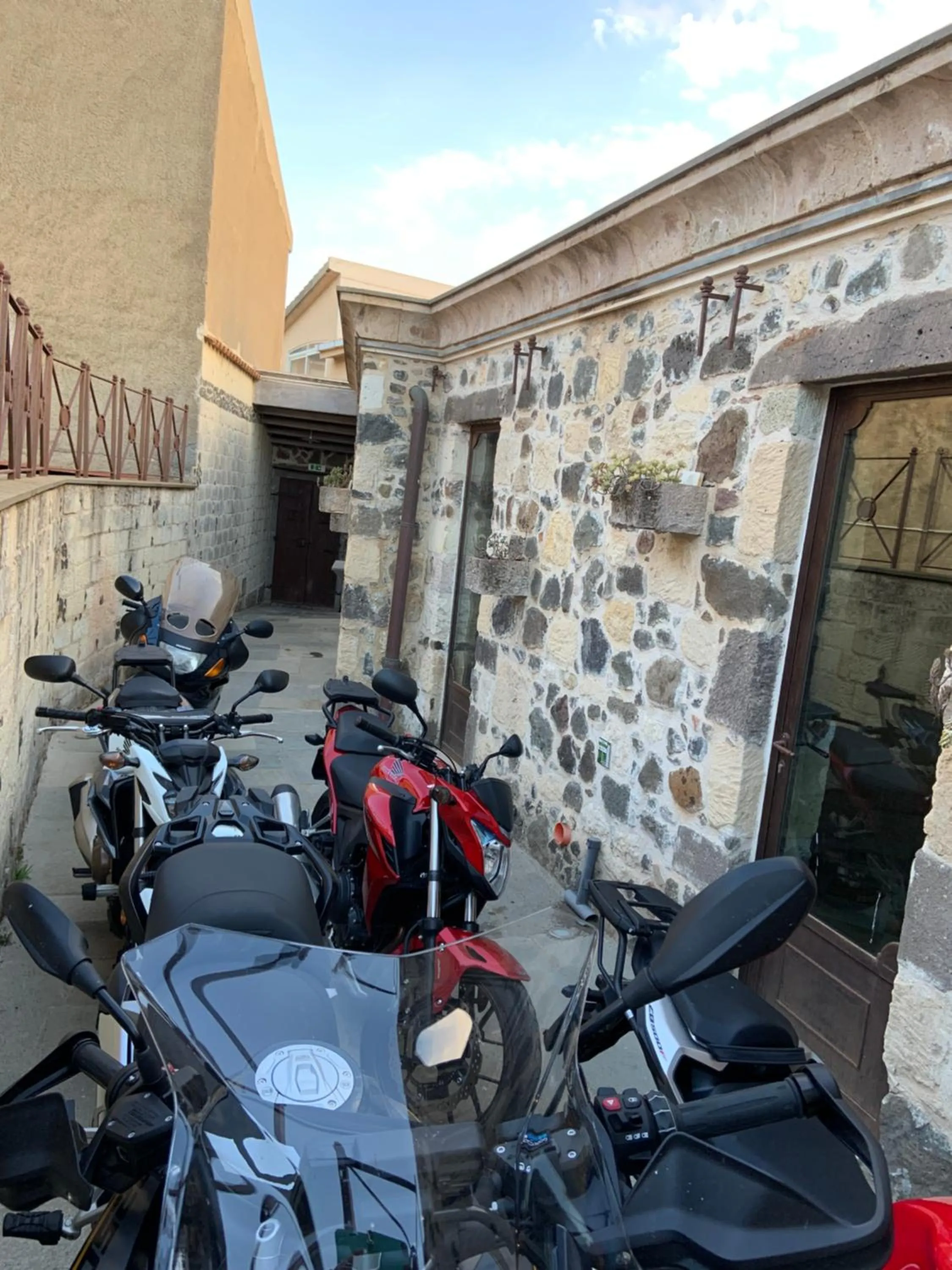 Parking in Hotel Maison Tresnuraghes