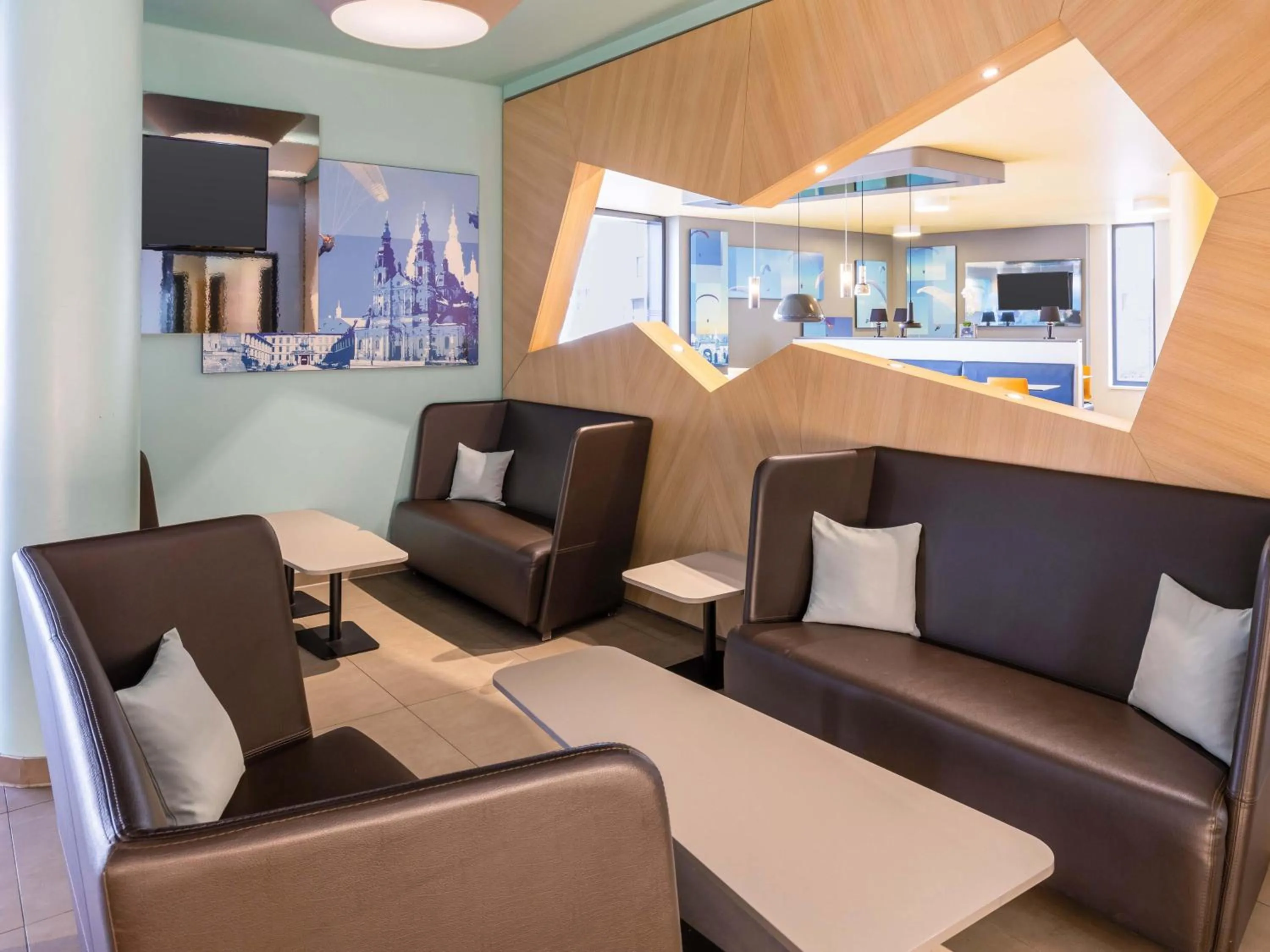 Lobby or reception in B&B Hotel Fulda-City