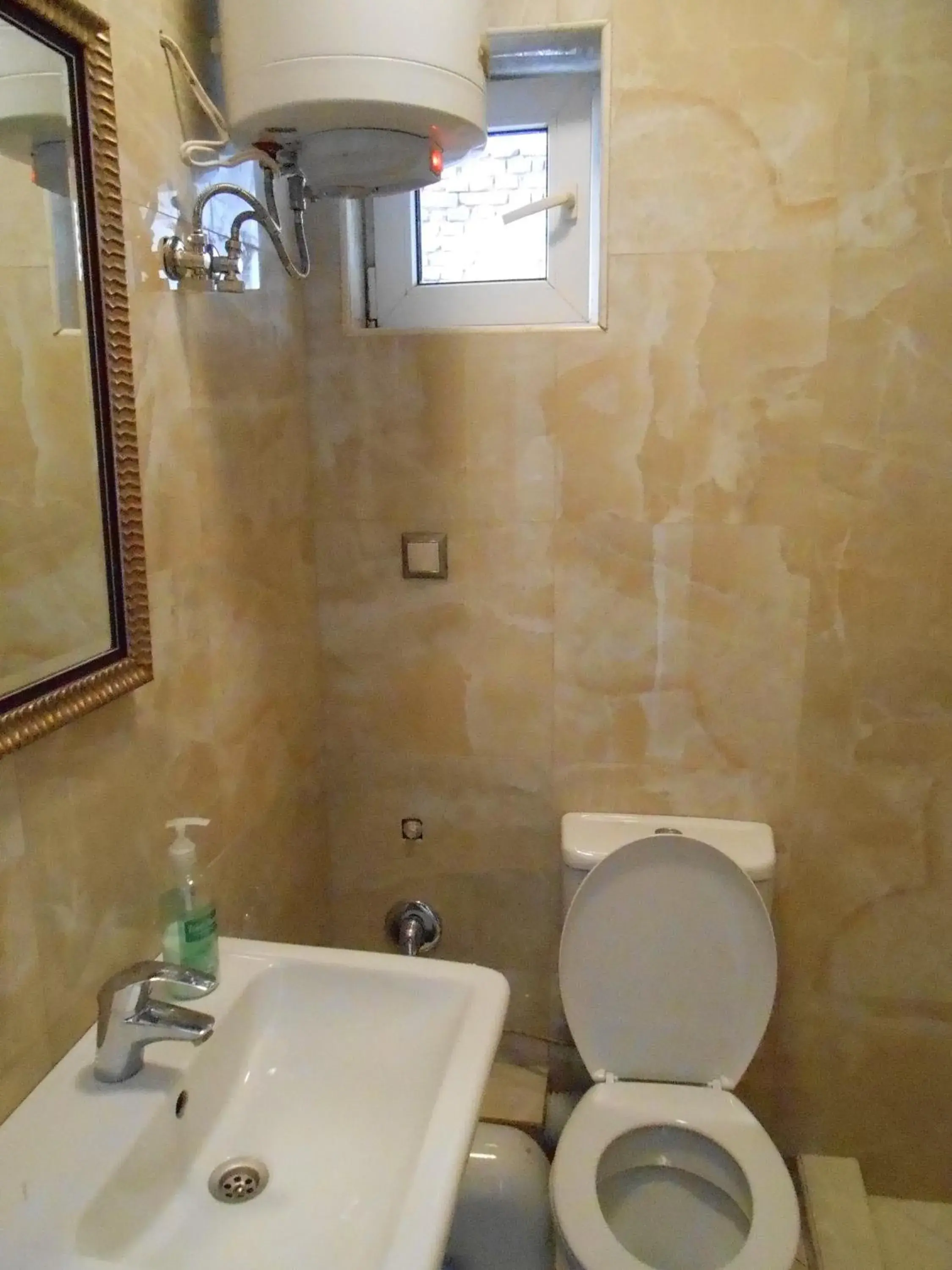 Bed in 4-Bed Mixed Dormitory Room in Orient Express Guest House Bed in 4-Bed Mixed Dormitory Room in Orient Express Guest House