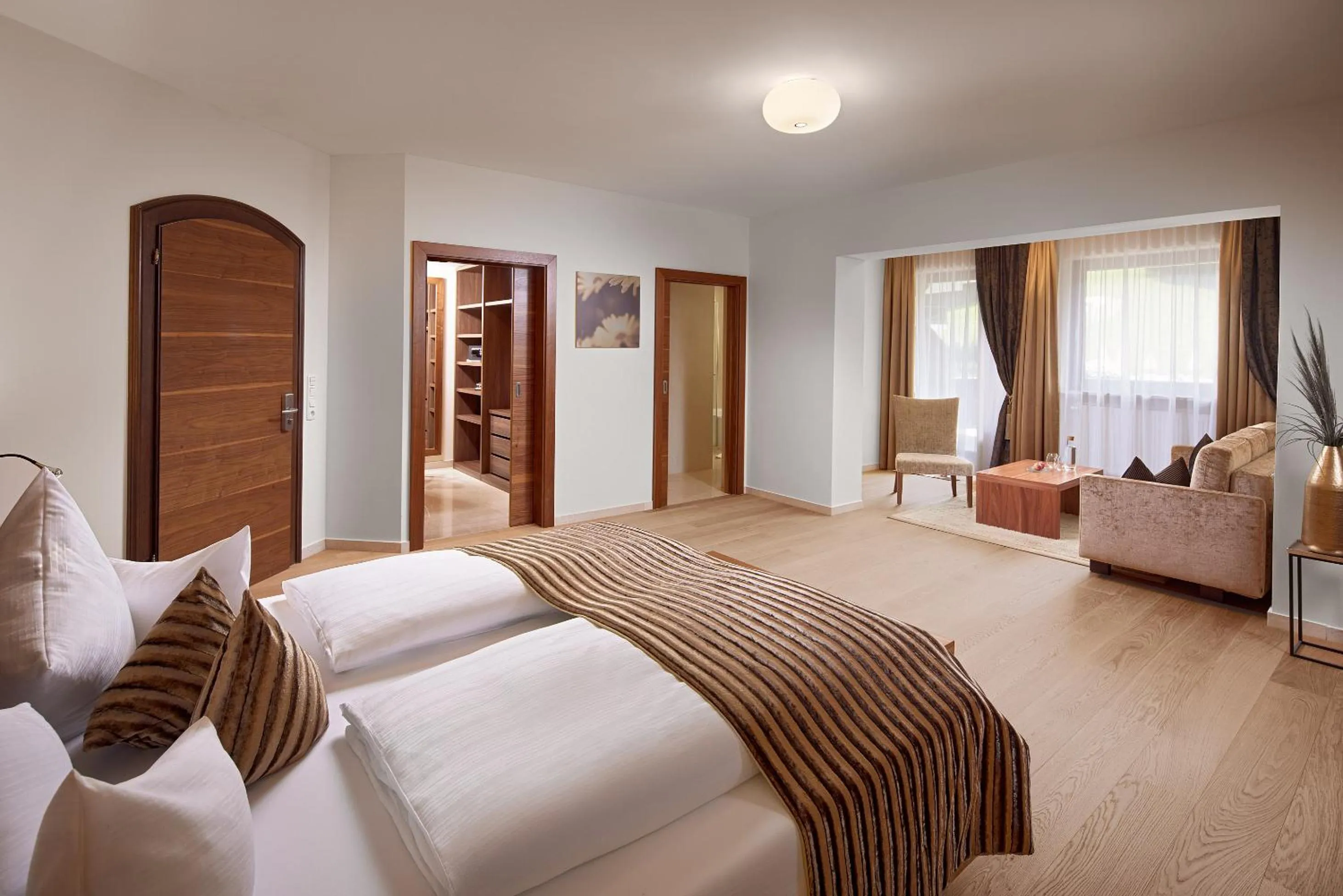 Photo of the whole room, Bed in Kaiserhof Superior