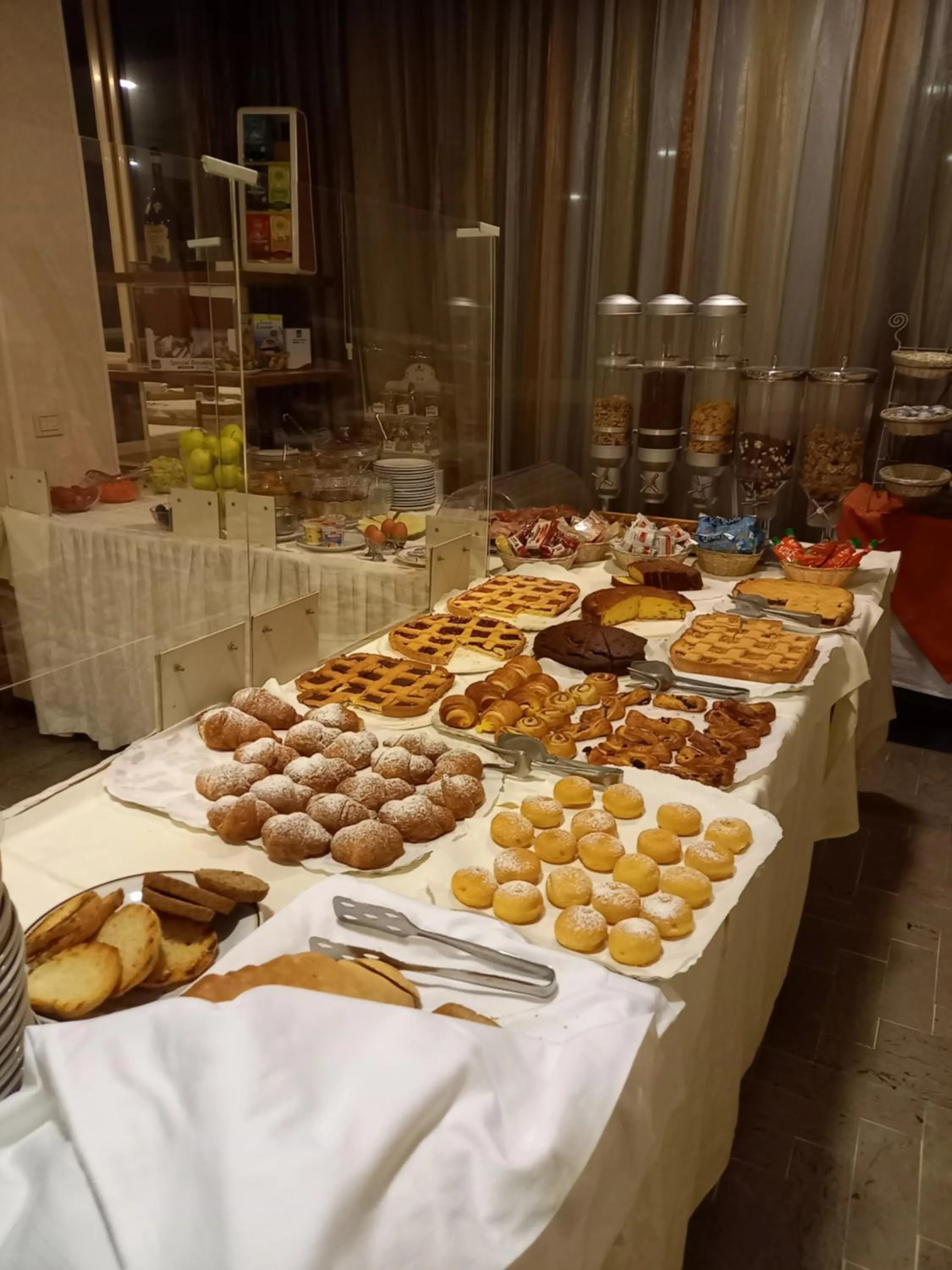 Food and drinks in Hotel Losanna Cervia