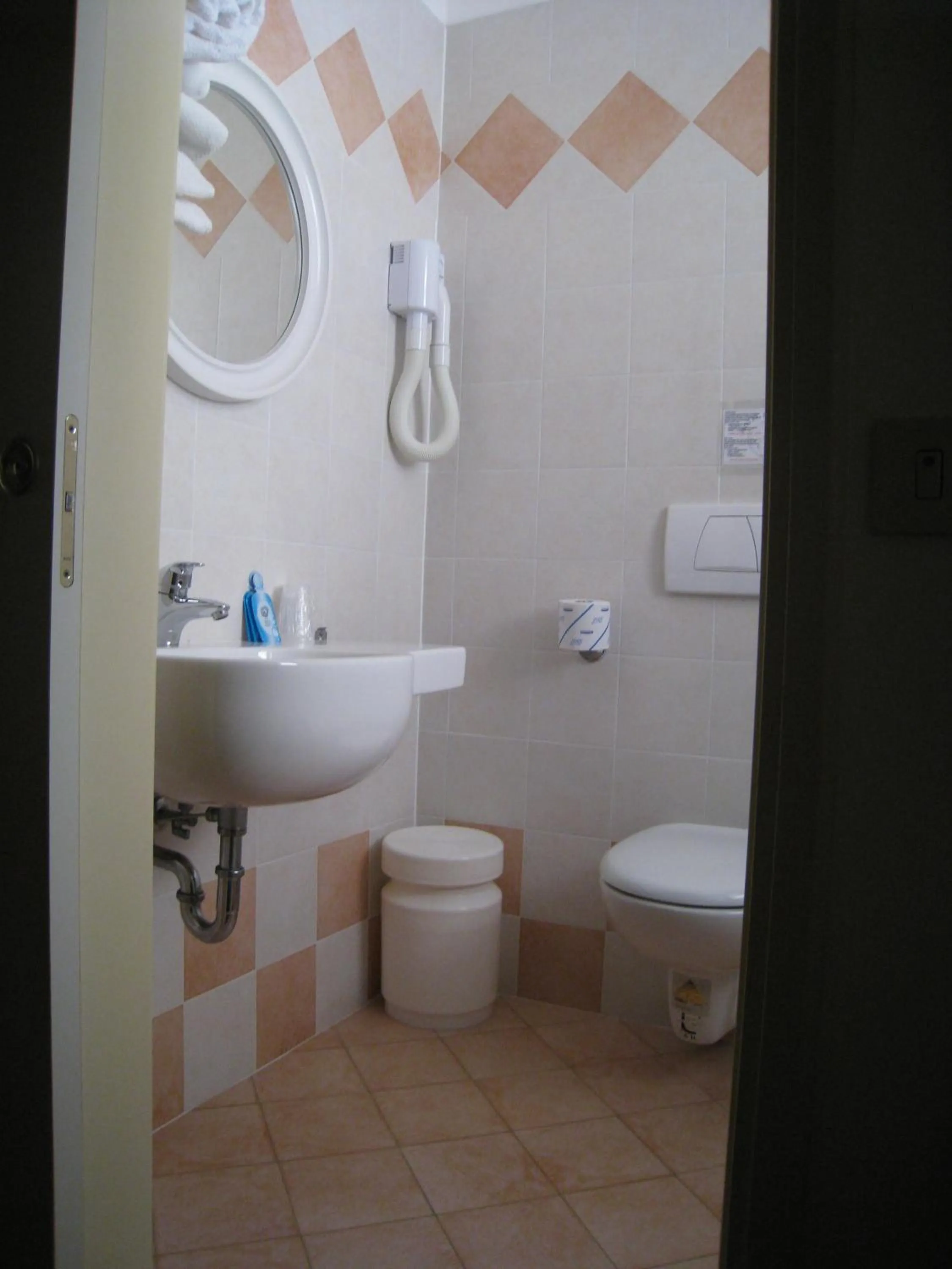 Bathroom in Hotel Losanna Cervia