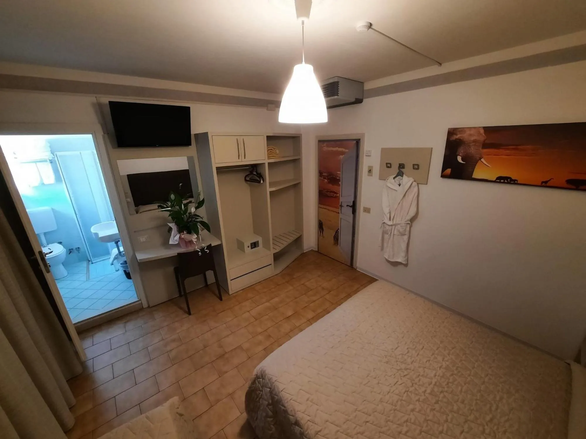 Bed in Hotel Losanna Cervia