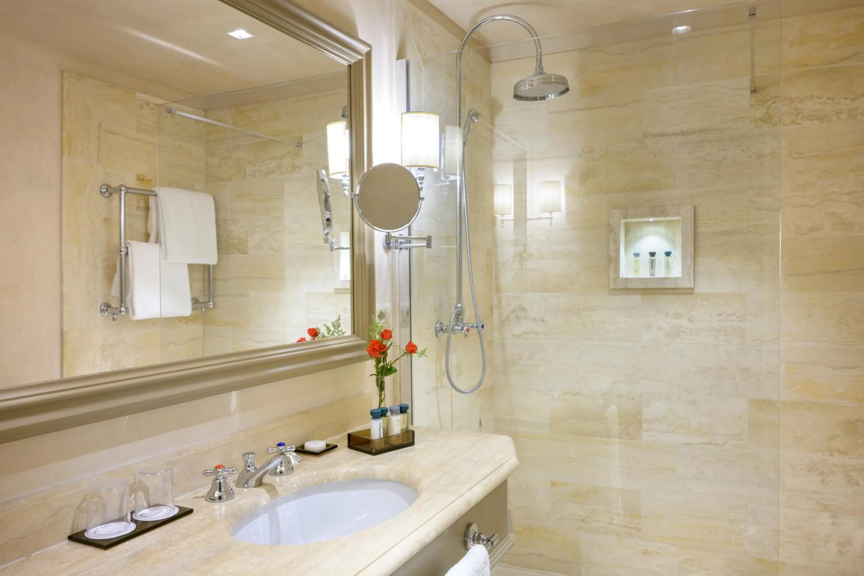 Shower in Viesca Toscana Suites & Villas