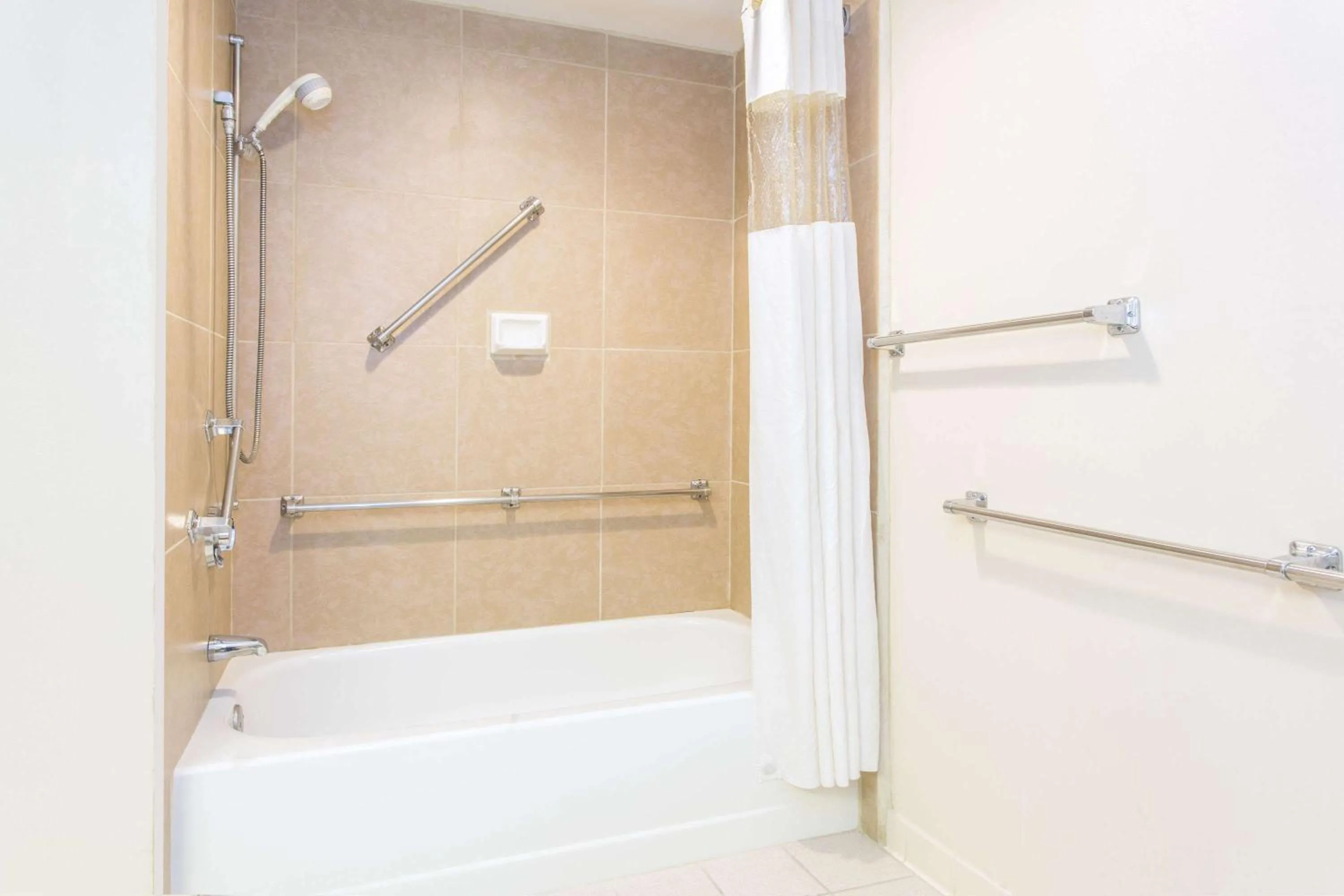 Photo of the whole room in Baymont by Wyndham Cincinnati Sharonville