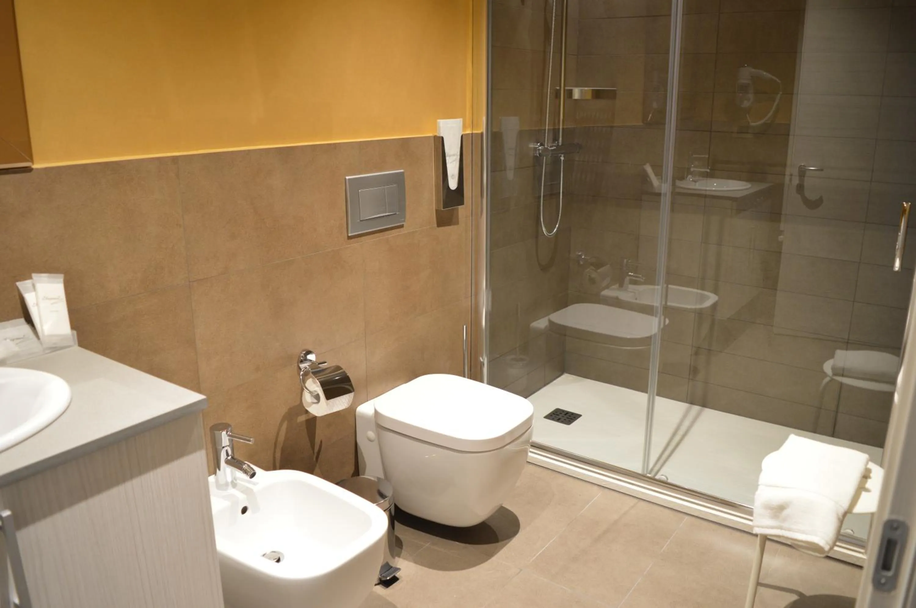 Shower in Hotel Enjoy