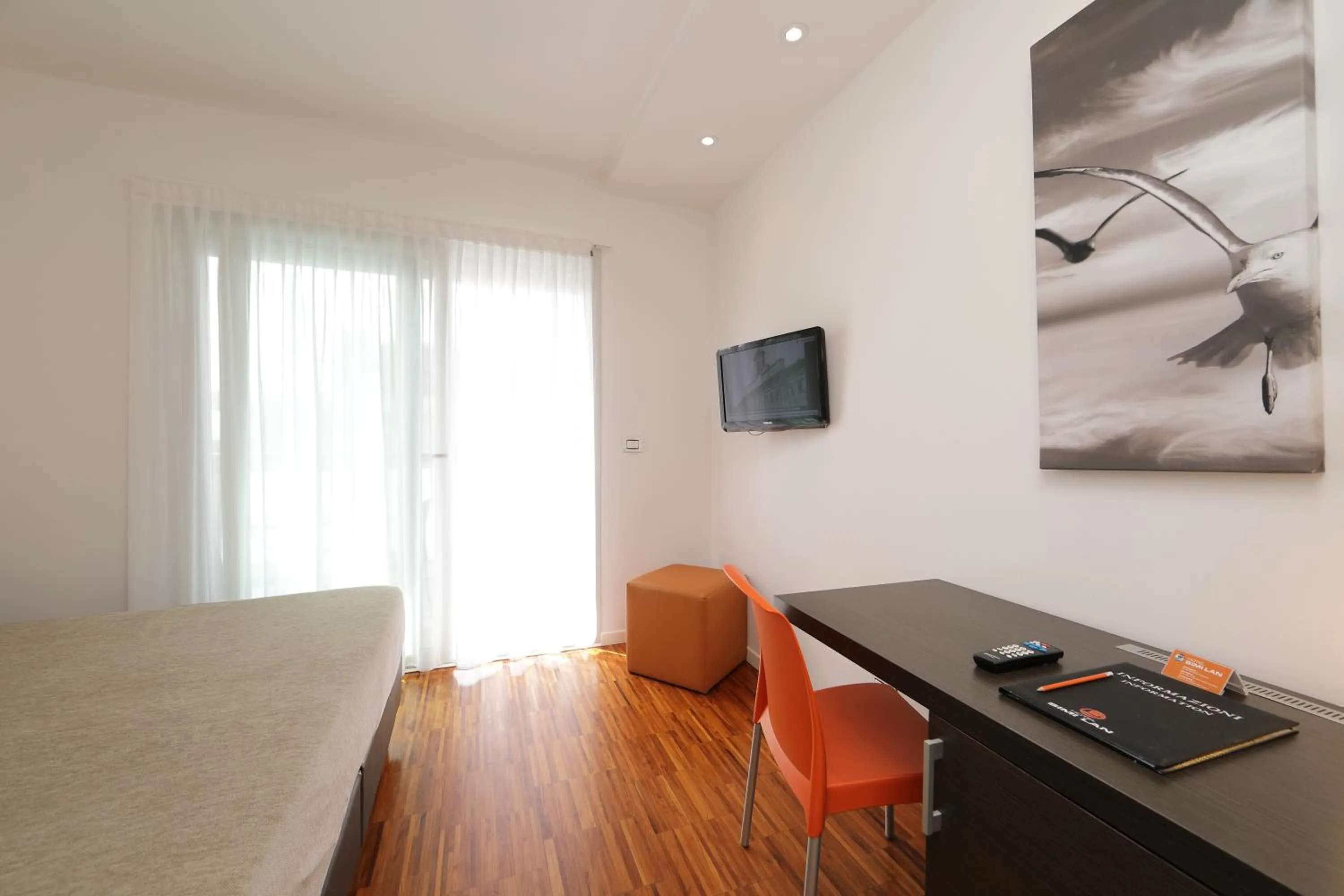 Photo of the whole room, Bed in Hotel Simi Lan