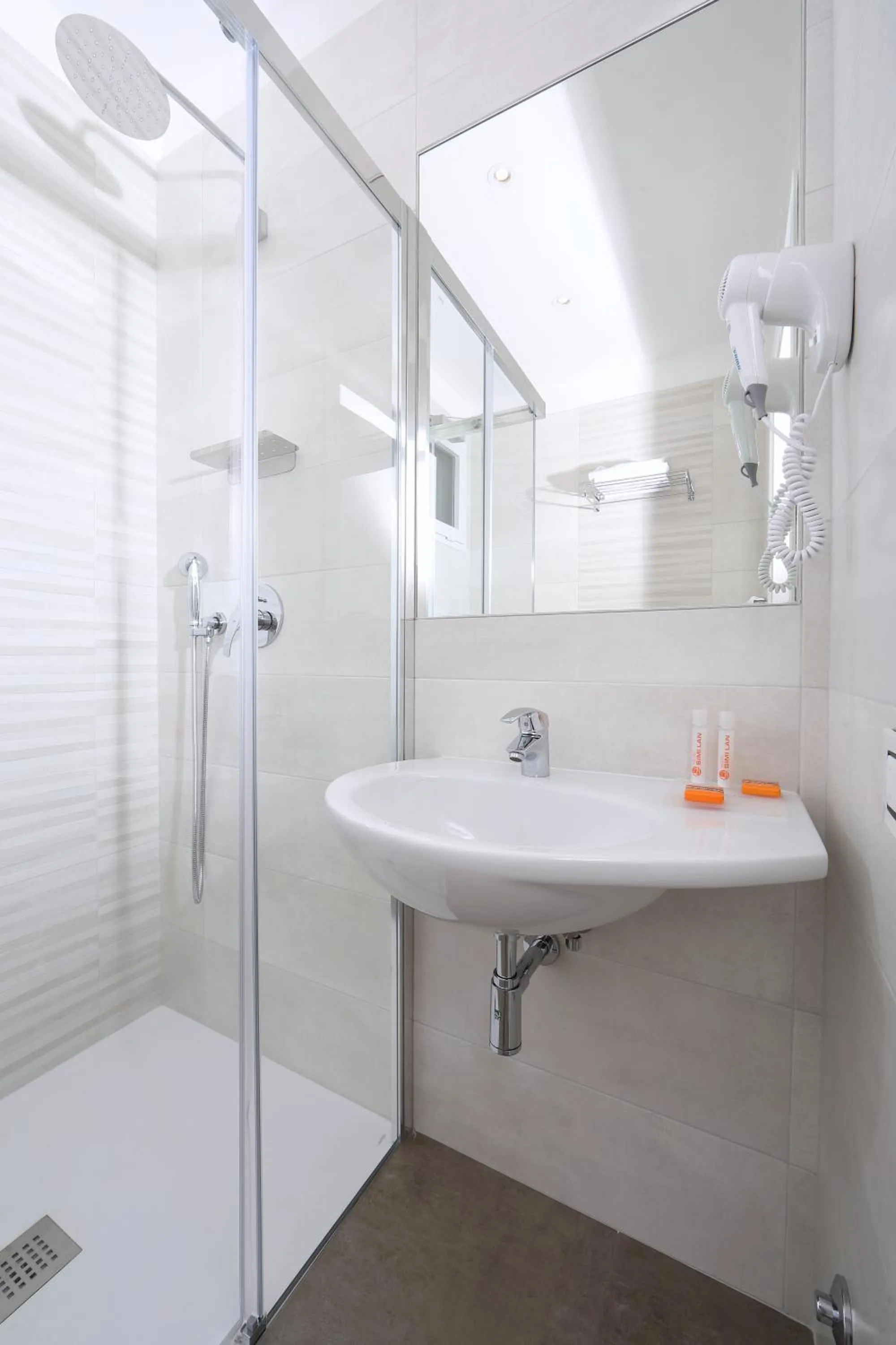 Bathroom in Hotel Simi Lan