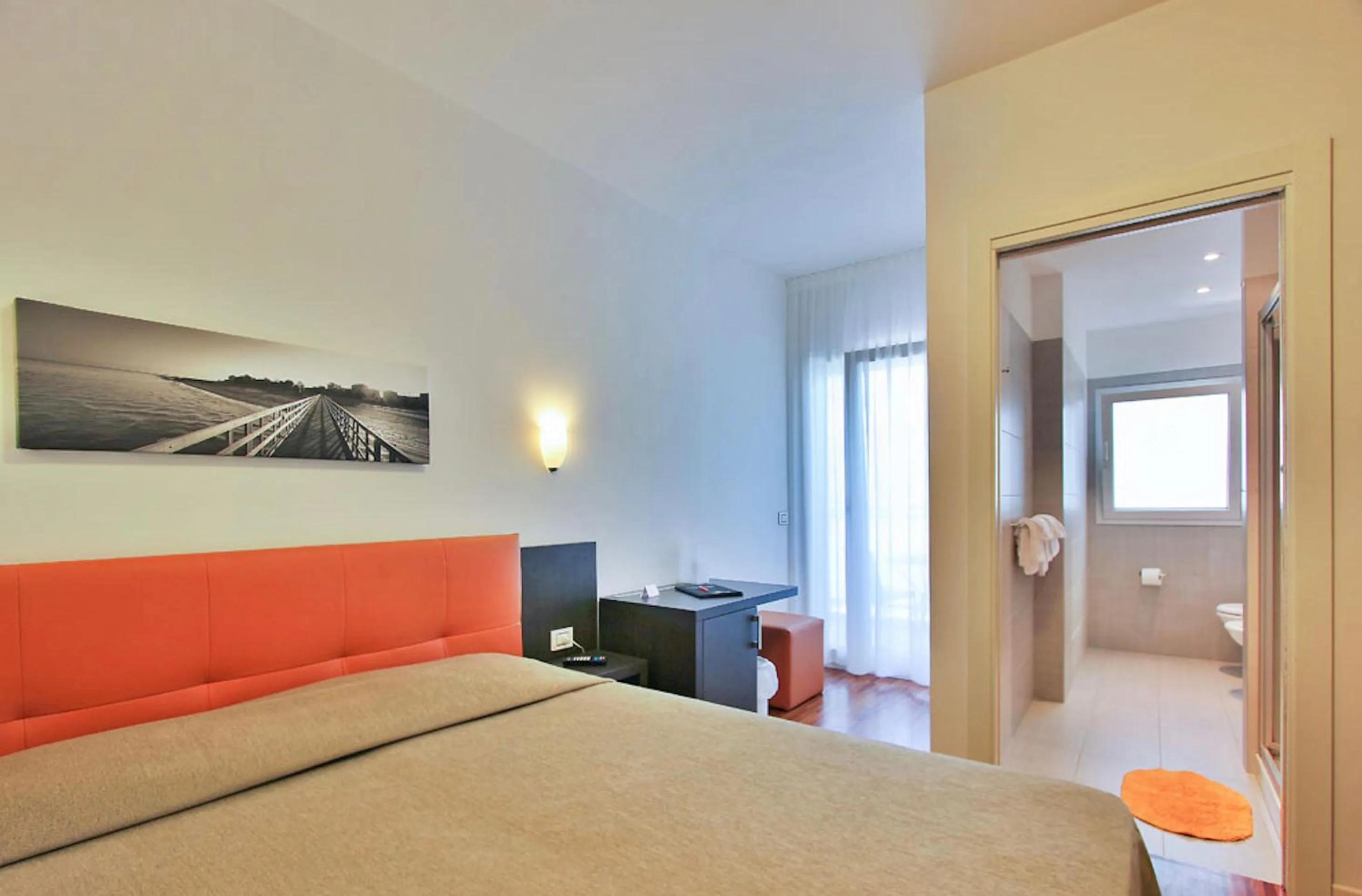 Bedroom, Bed in Hotel Simi Lan