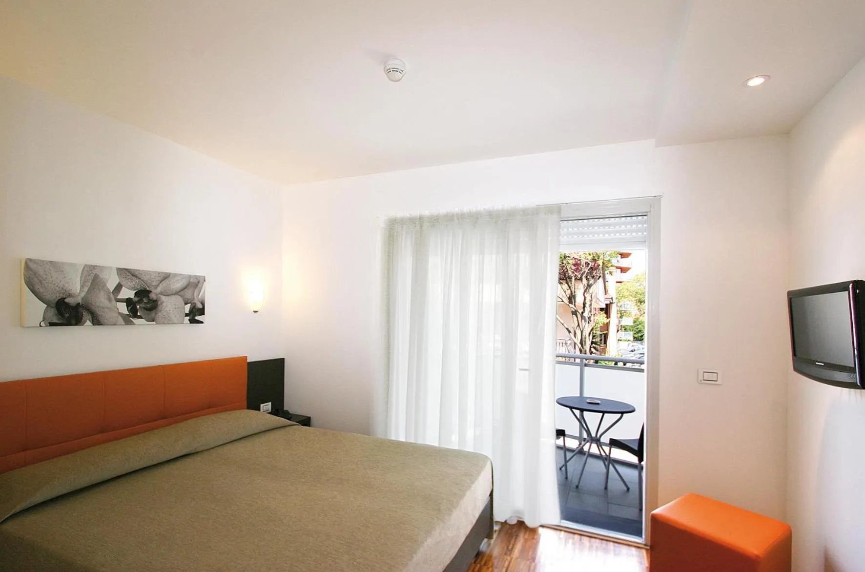 Bedroom, Bed in Hotel Simi Lan