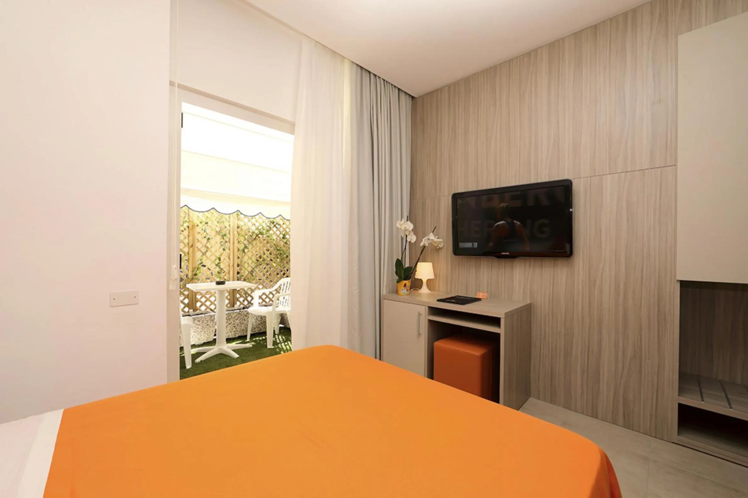 Bedroom, Bed in Hotel Simi Lan